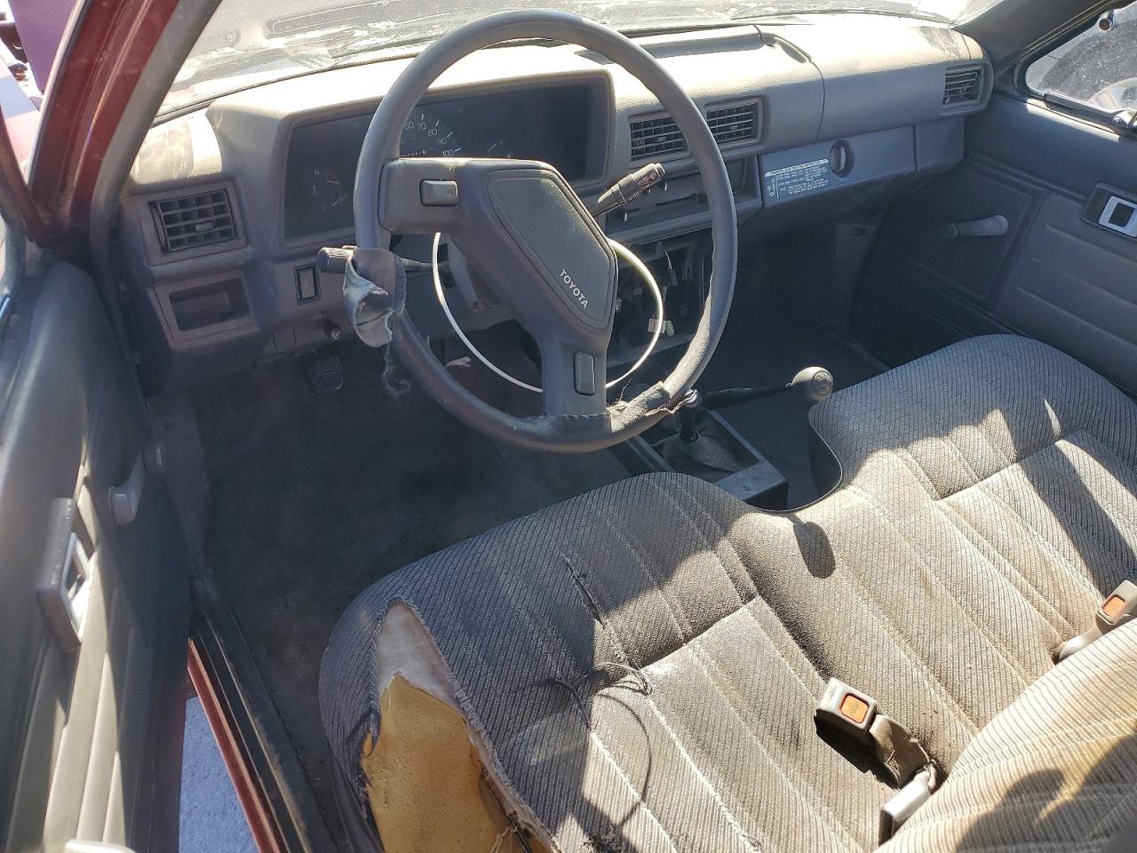 1987 Toyota Pickup Deluxe Burgundy vin: JT4RN67D7H5059355