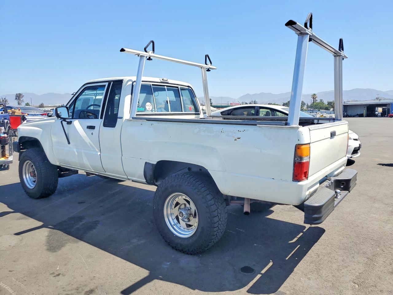 1987 Toyota Pickup Xtracab Rn67 Dlx Белый vin: JT4RN67D9H5048051
