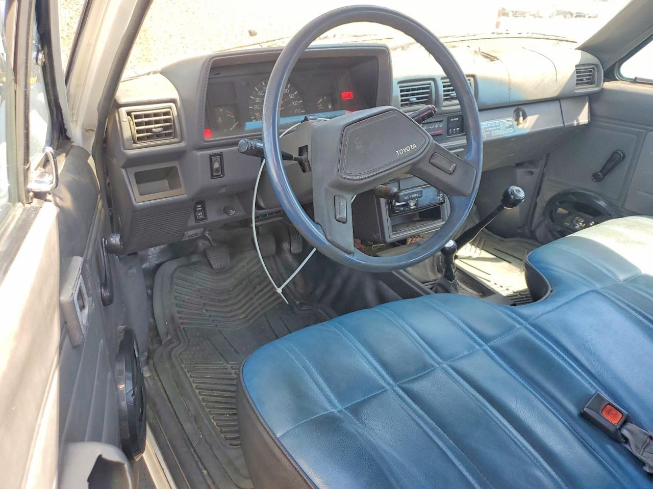 1987 Toyota Pickup Xtracab Rn67 Dlx Белый vin: JT4RN67D9H5048051