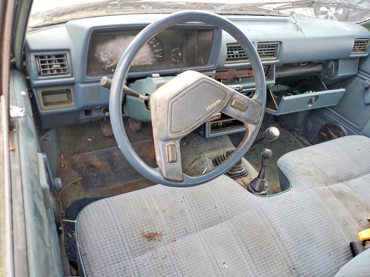 1988 Toyota Pickup Deluxe Blue vin: JT4RN67P6J5091116