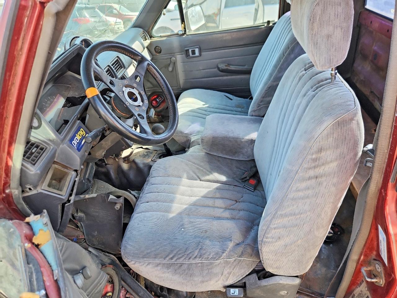 1987 Toyota Pickup Deluxe Бордовый vin: JT4RN70D6H0037599