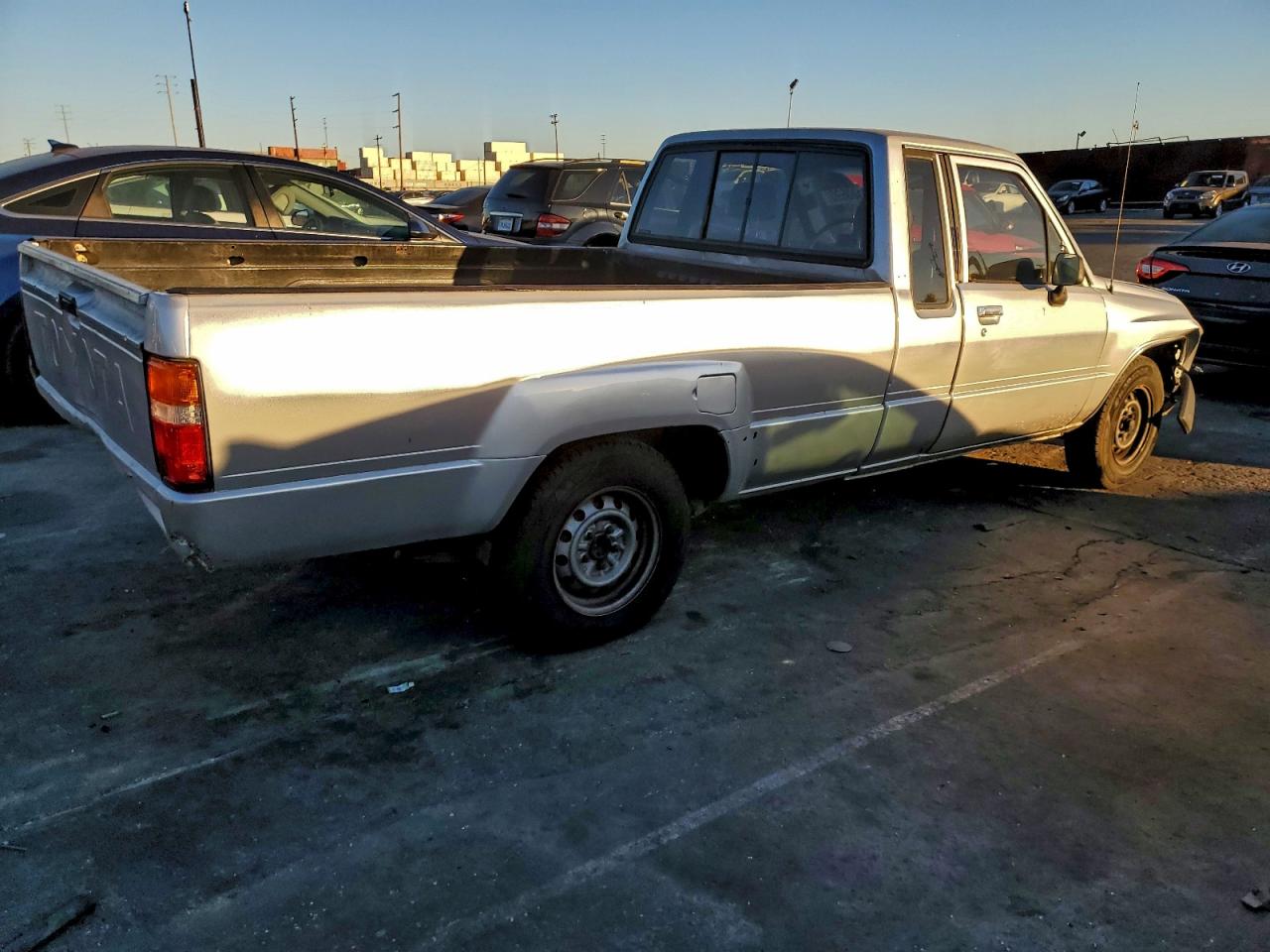 1987 Toyota Pickup Xtracab Rn70 Dlx Silver vin: JT4RN70DXH0032048