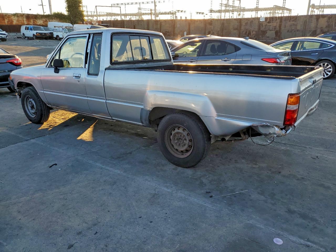 1987 Toyota Pickup Xtracab Rn70 Dlx Silver vin: JT4RN70DXH0032048