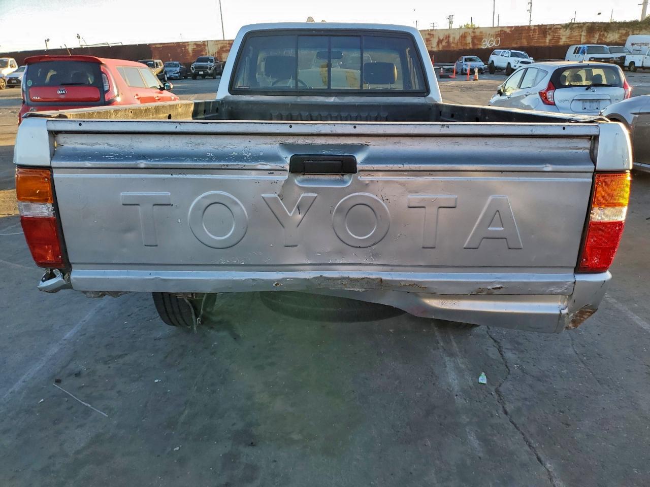 1987 Toyota Pickup Xtracab Rn70 Dlx Silver vin: JT4RN70DXH0032048