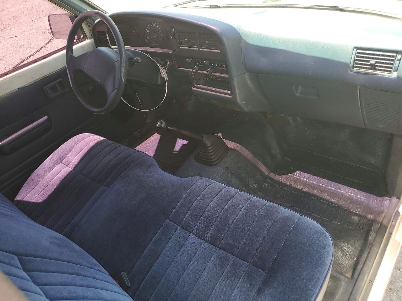 1990 Toyota Pickup Base White vin: JT4RN81A0L0045197
