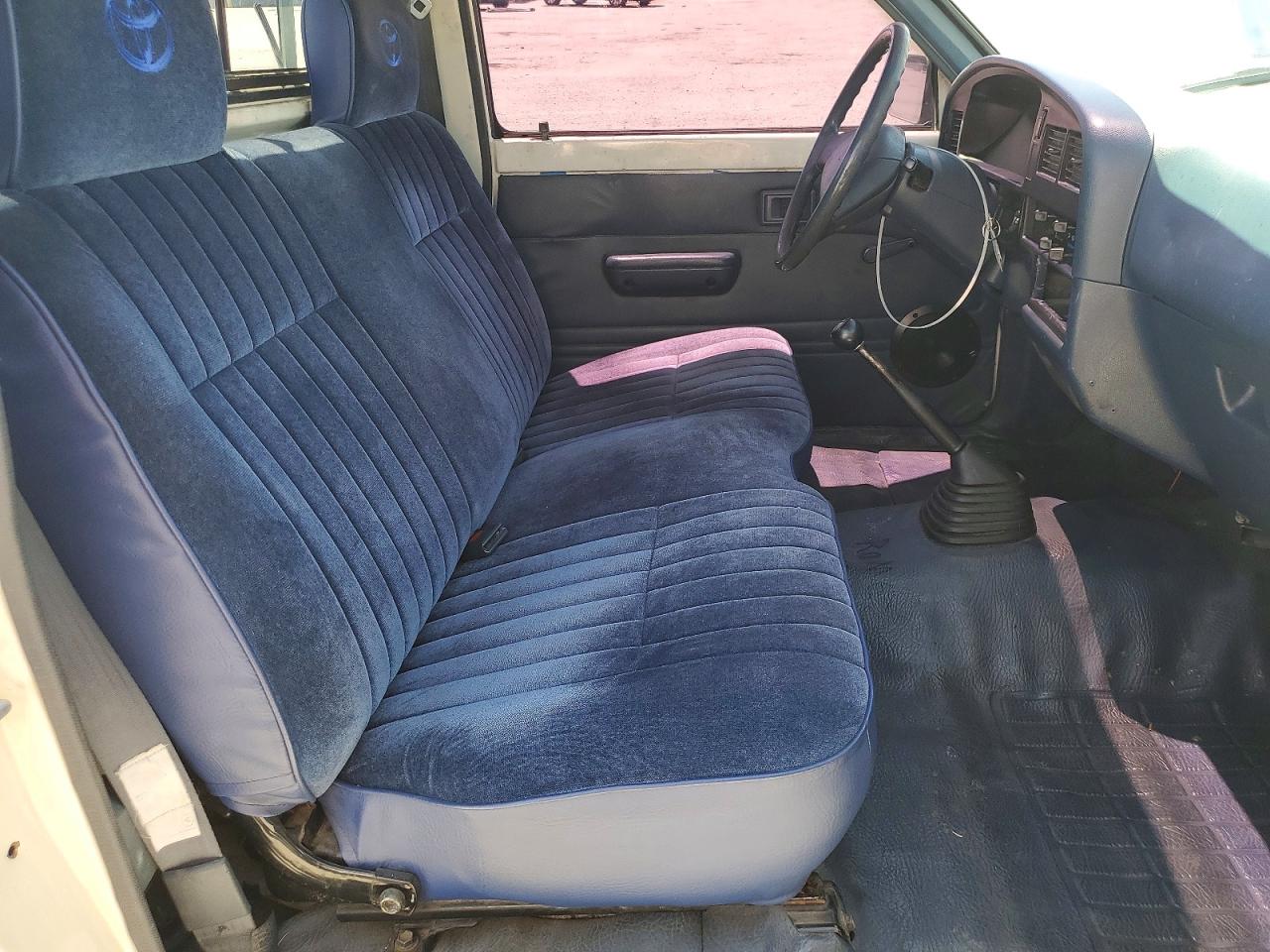 1990 Toyota Pickup Base White vin: JT4RN81A0L0045197
