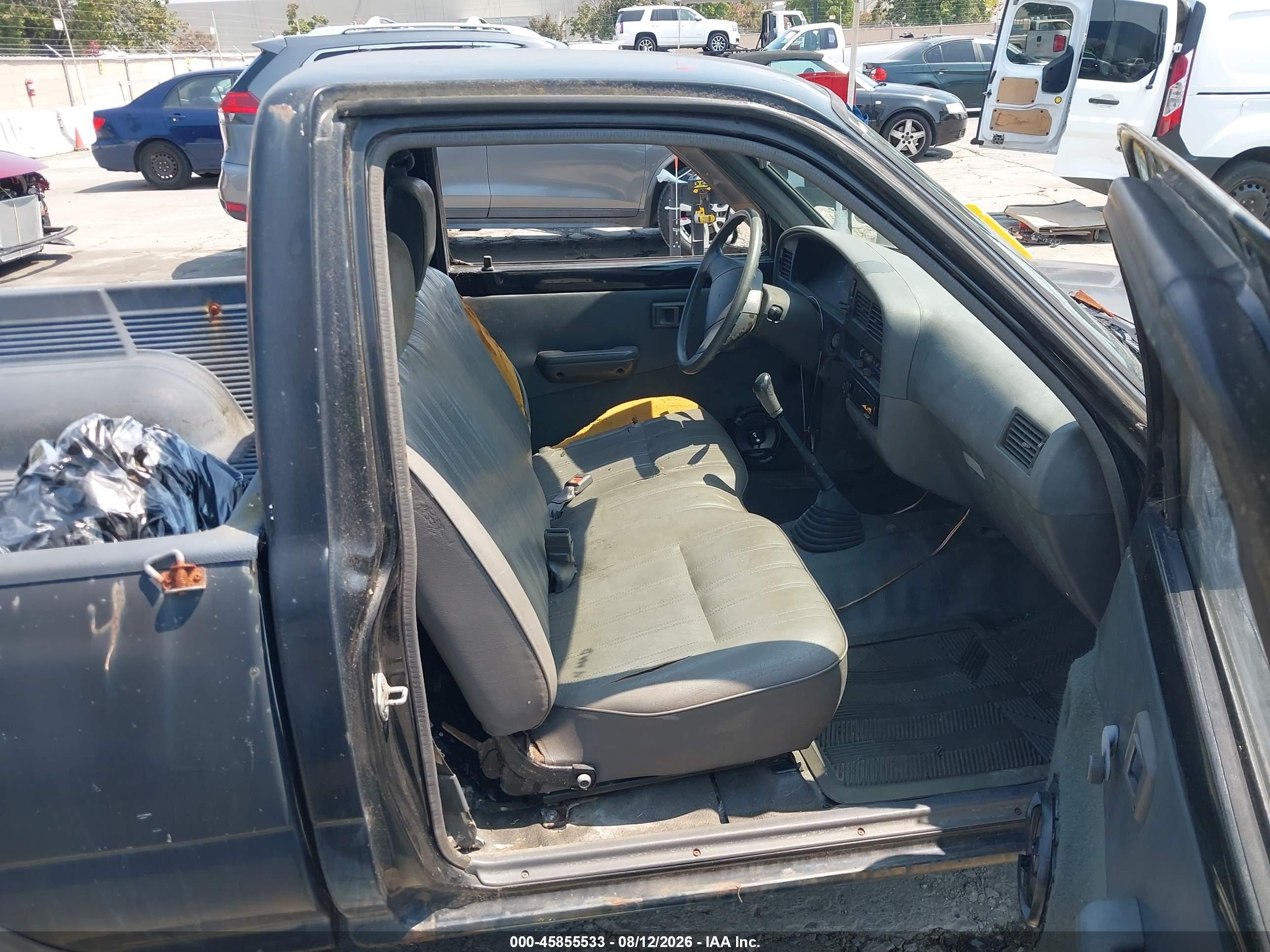 1990 Toyota Pickup 1/2 Ton Short Wheelbase Black vin: JT4RN81A0L0052568