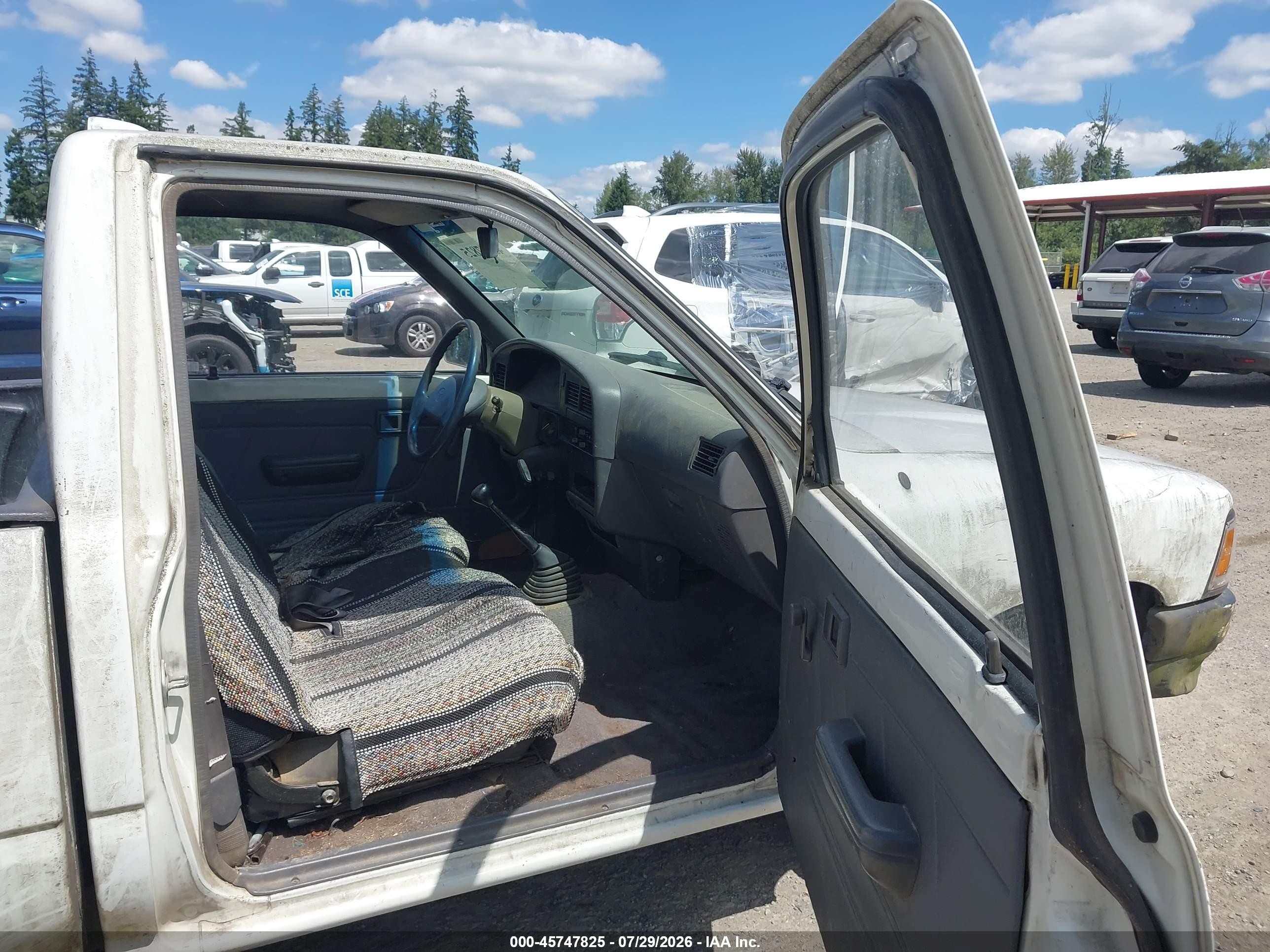 1995 Toyota Pickup 1/2 Ton Short Wheelbase Белый vin: JT4RN81A0S5203961