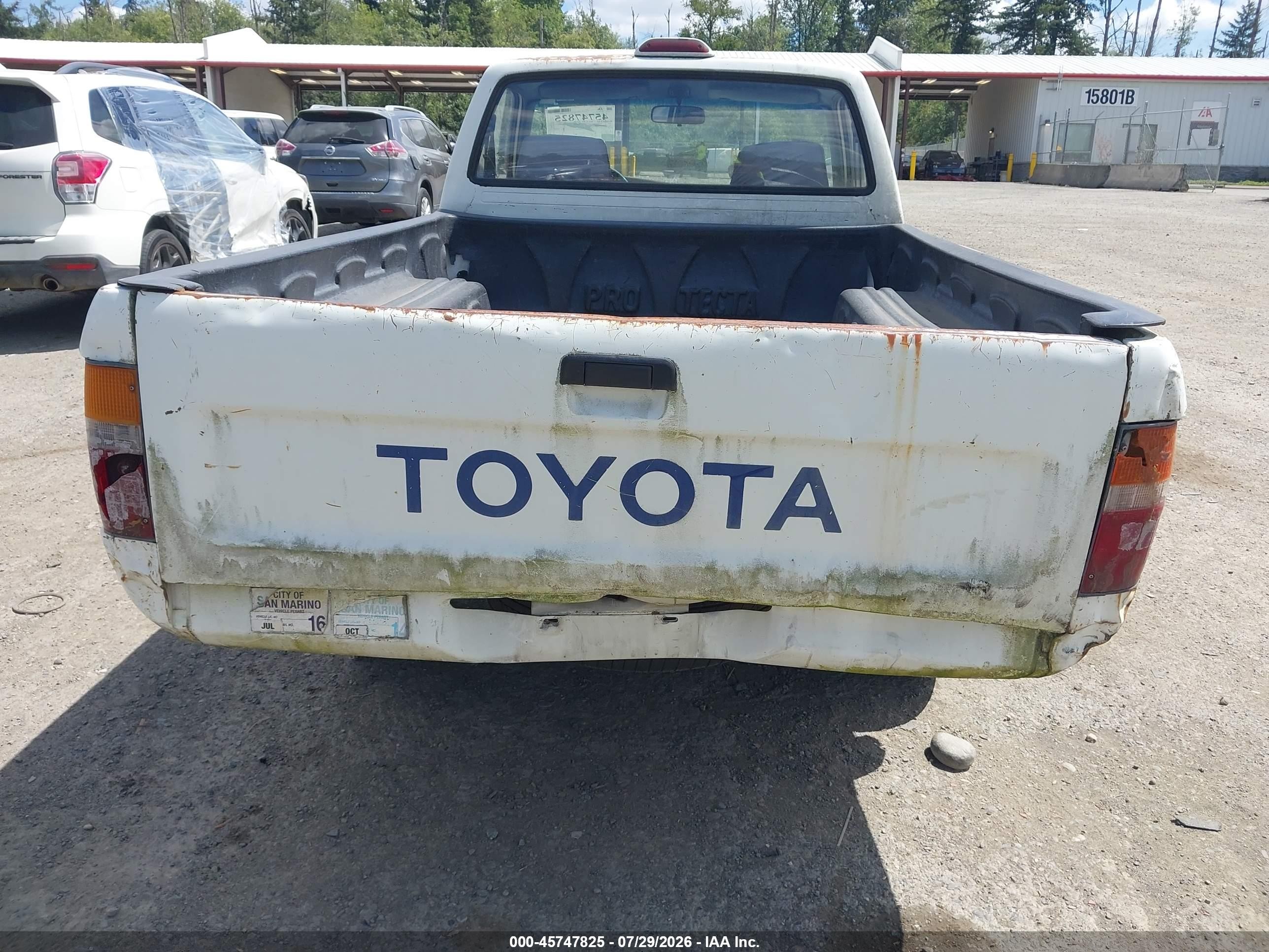 1995 Toyota Pickup 1/2 Ton Short Wheelbase Белый vin: JT4RN81A0S5203961
