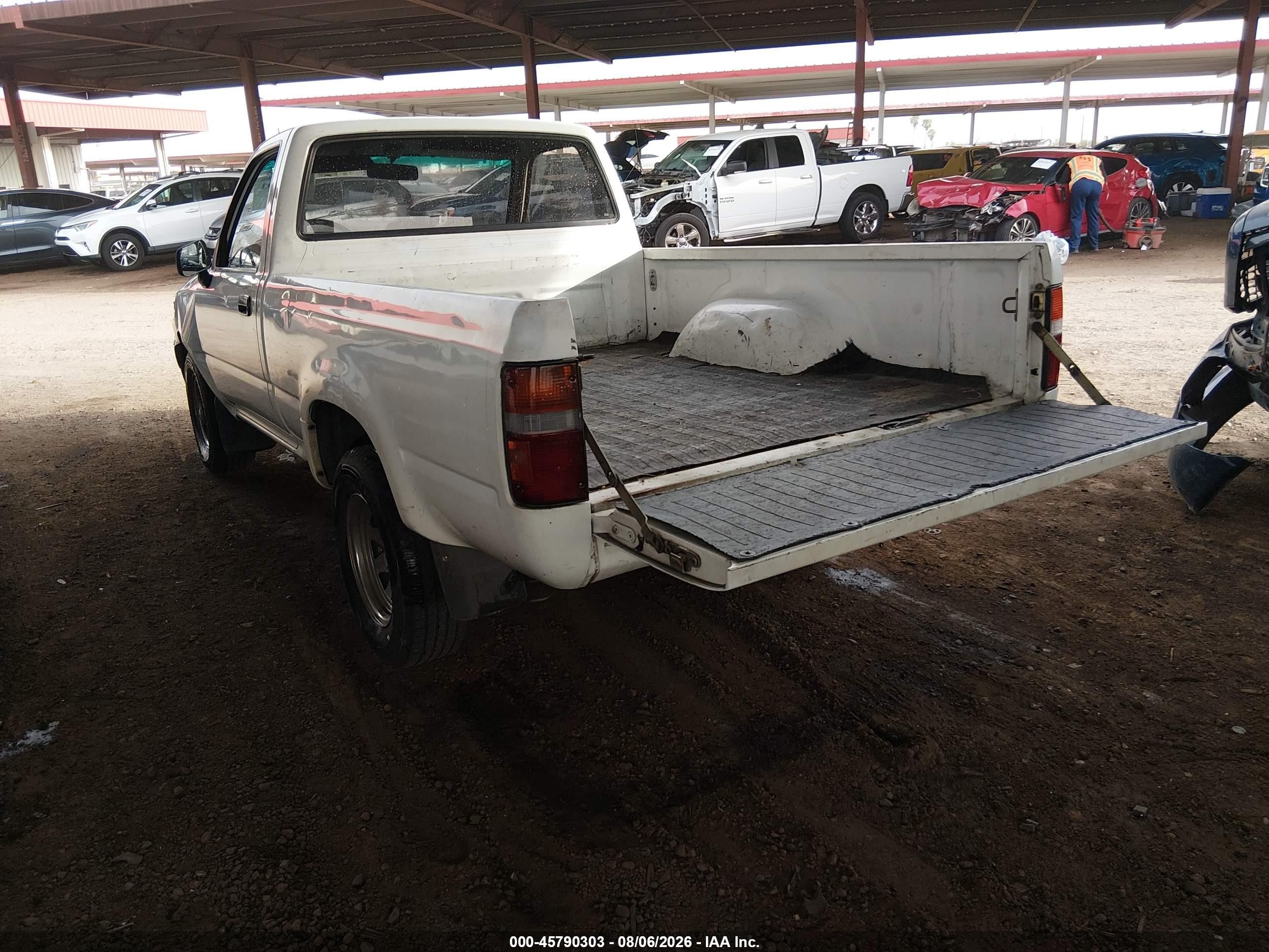 1991 Toyota Pickup 1/2 Ton Short Wheelbase White vin: JT4RN81A3M5101931