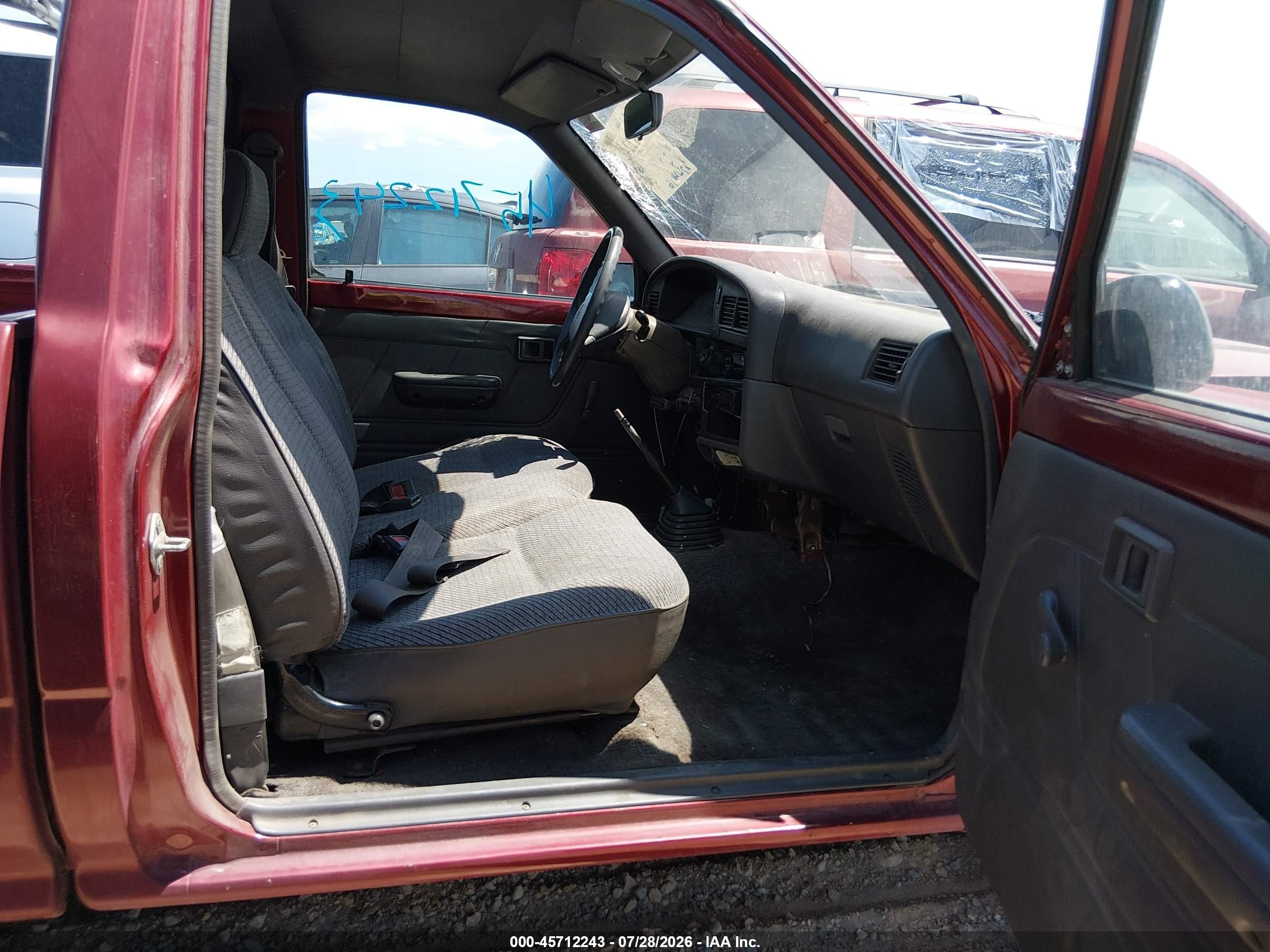 1994 Toyota Pickup 1/2 Ton Short Wheelbase Maroon vin: JT4RN81A6R5180177