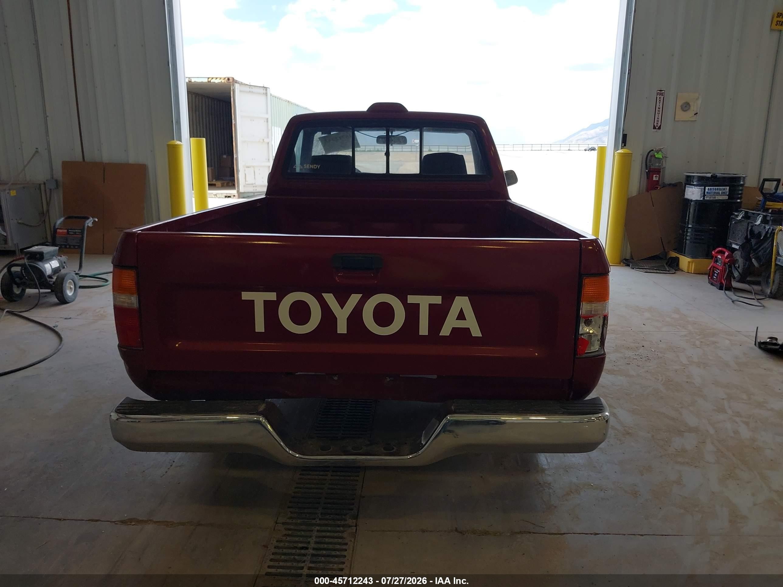 1994 Toyota Pickup 1/2 Ton Short Wheelbase Maroon vin: JT4RN81A6R5180177