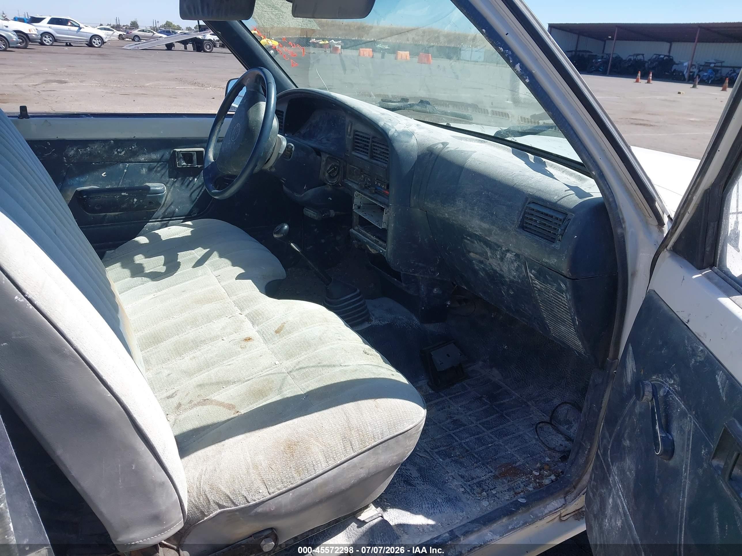 1992 Toyota Pickup 1/2 Ton Short Wheelbase White vin: JT4RN81A7N0090432
