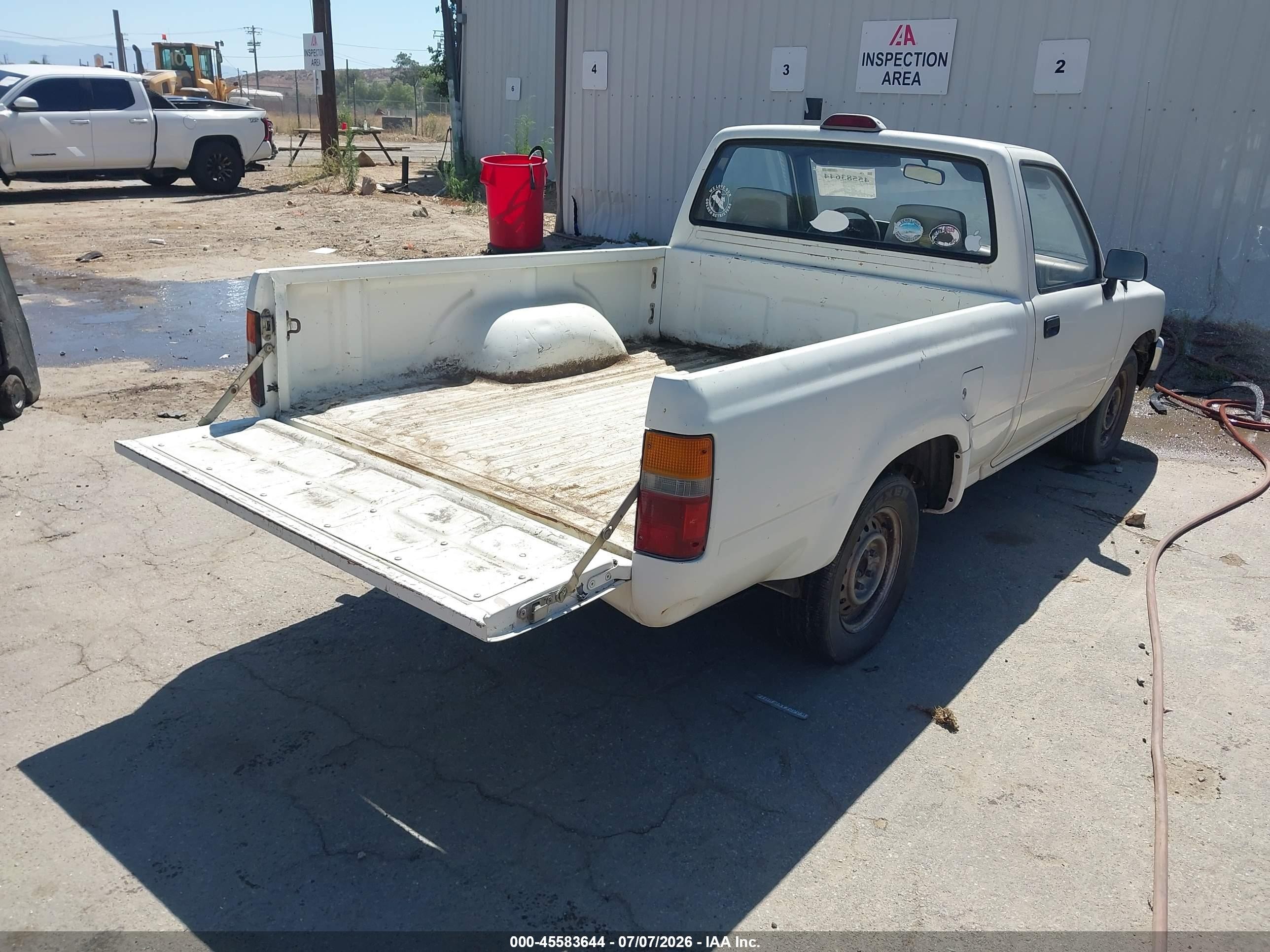 1994 Toyota Pickup 1/2 Ton Short Wheelbase White vin: JT4RN81A7R5176056