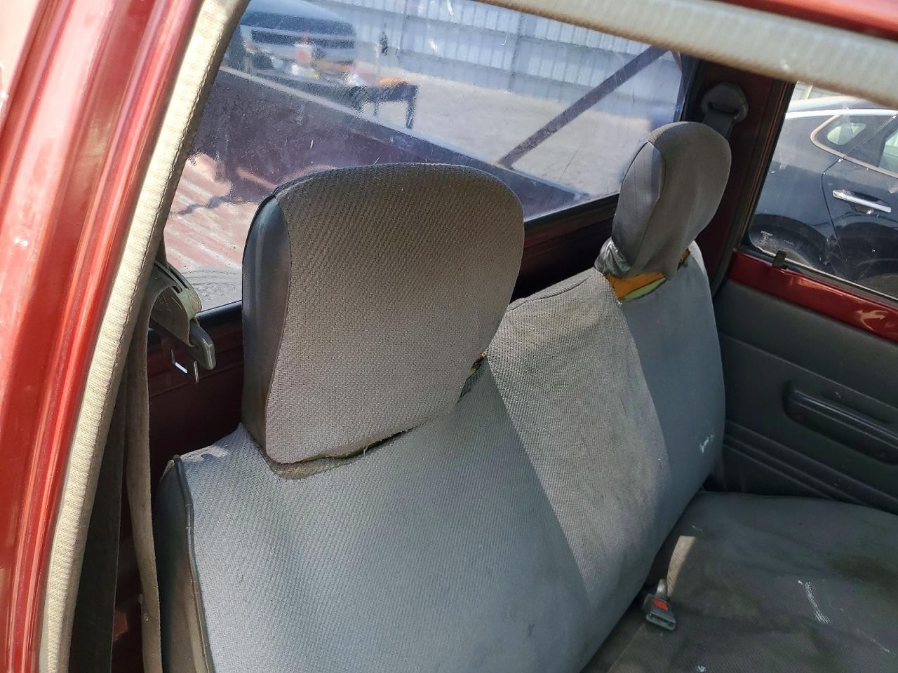 1991 Toyota Pickup Base Burgundy vin: JT4RN81AXM0072392
