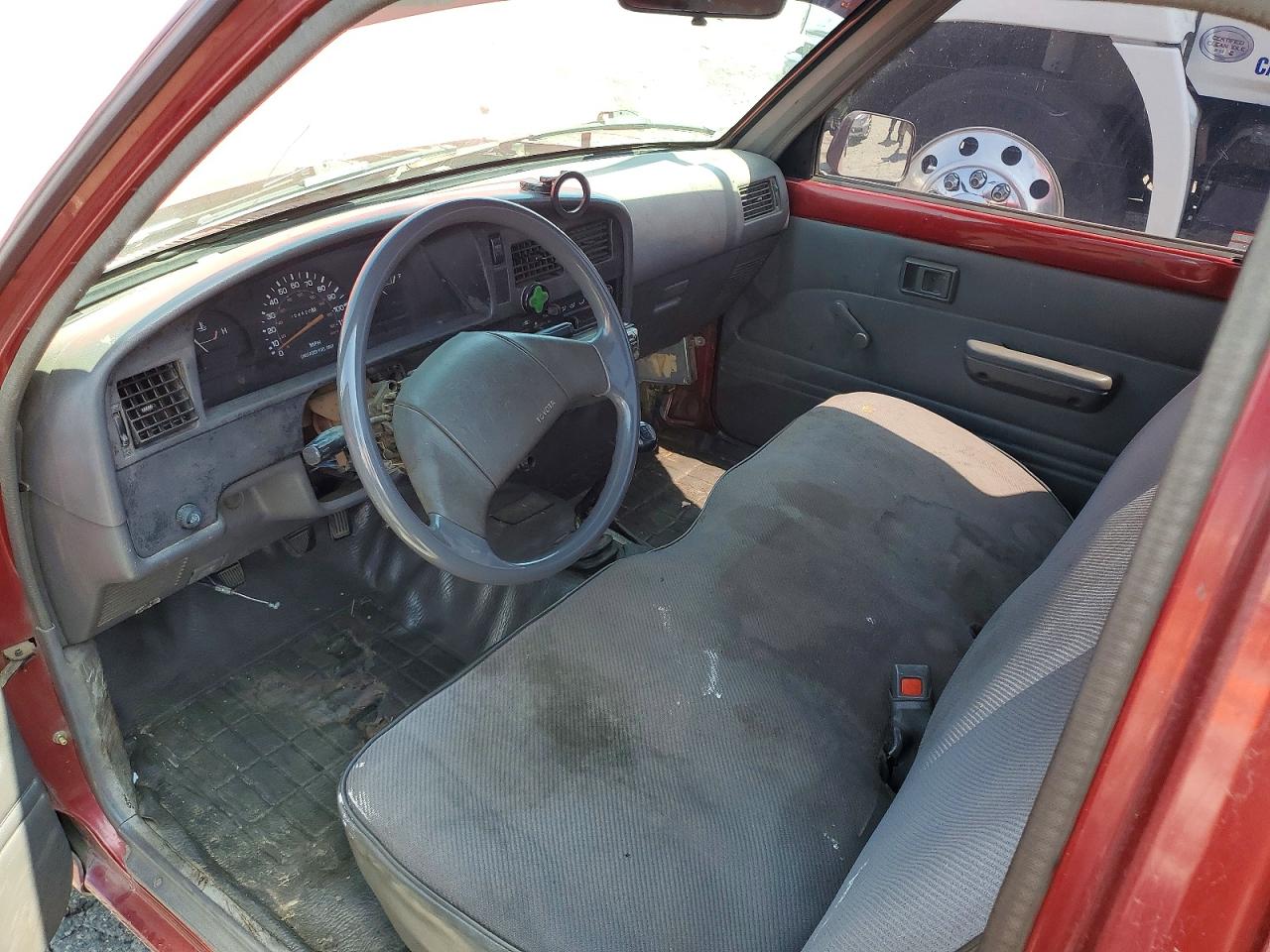 1991 Toyota Pickup Base Burgundy vin: JT4RN81AXM0072392