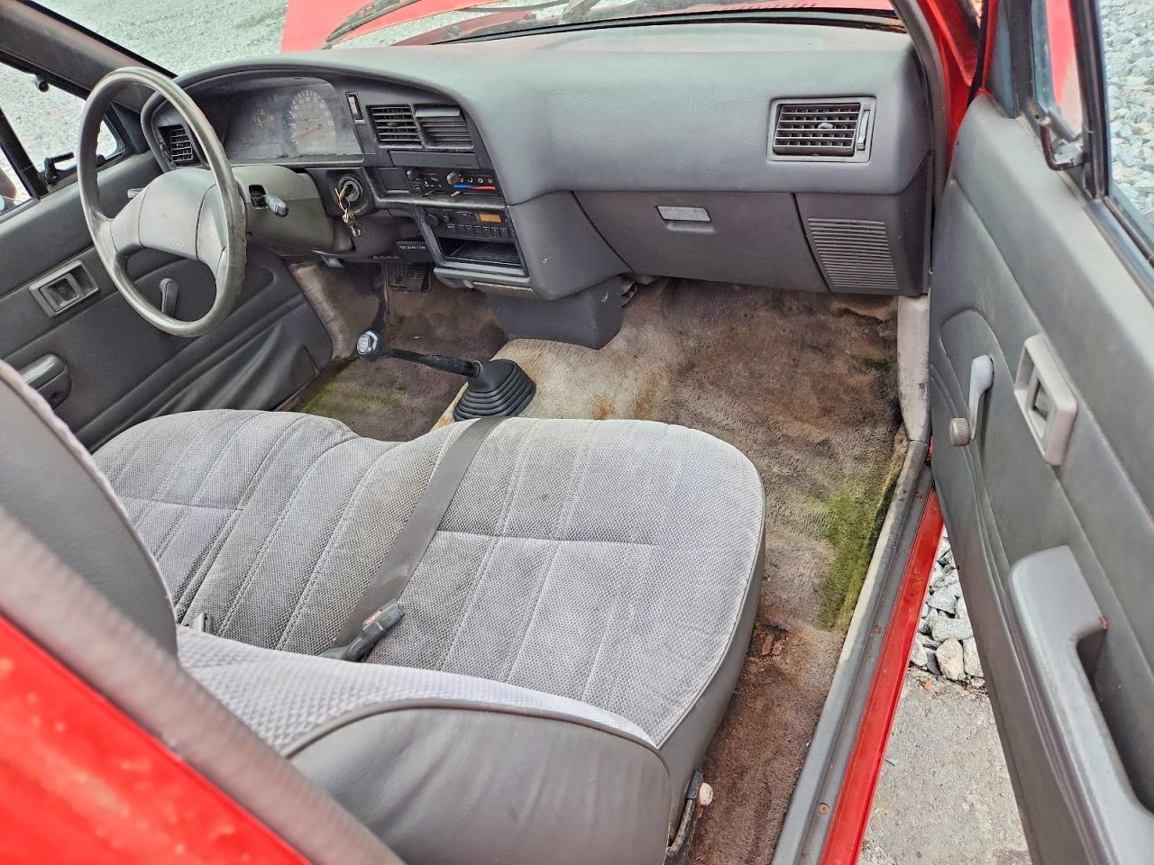 1989 Toyota Pickup Deluxe Red vin: JT4RN81D1K5025200