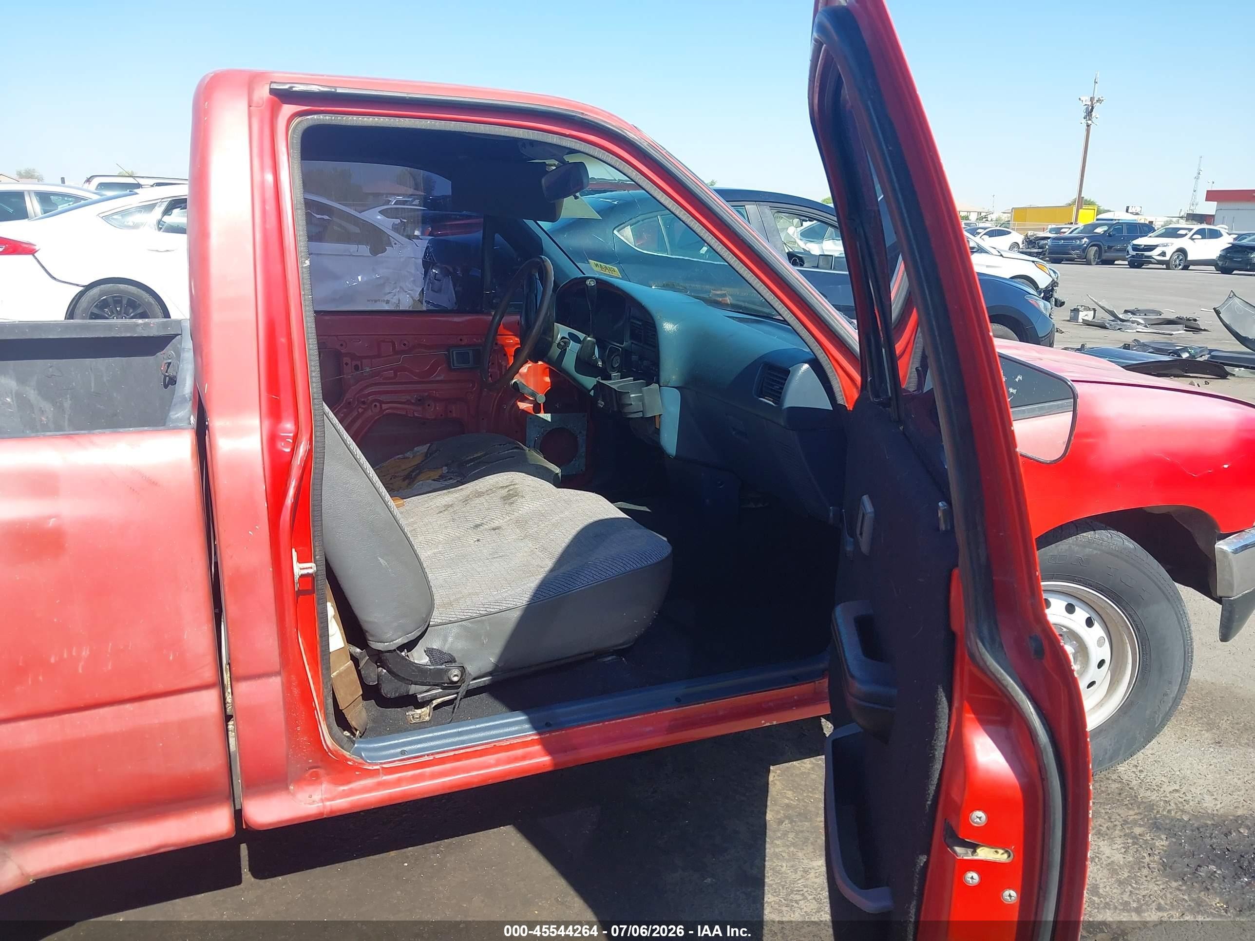 1991 Toyota Pickup 1/2 Ton Sht Wheelbase Dlx Red vin: JT4RN81P1M5113791