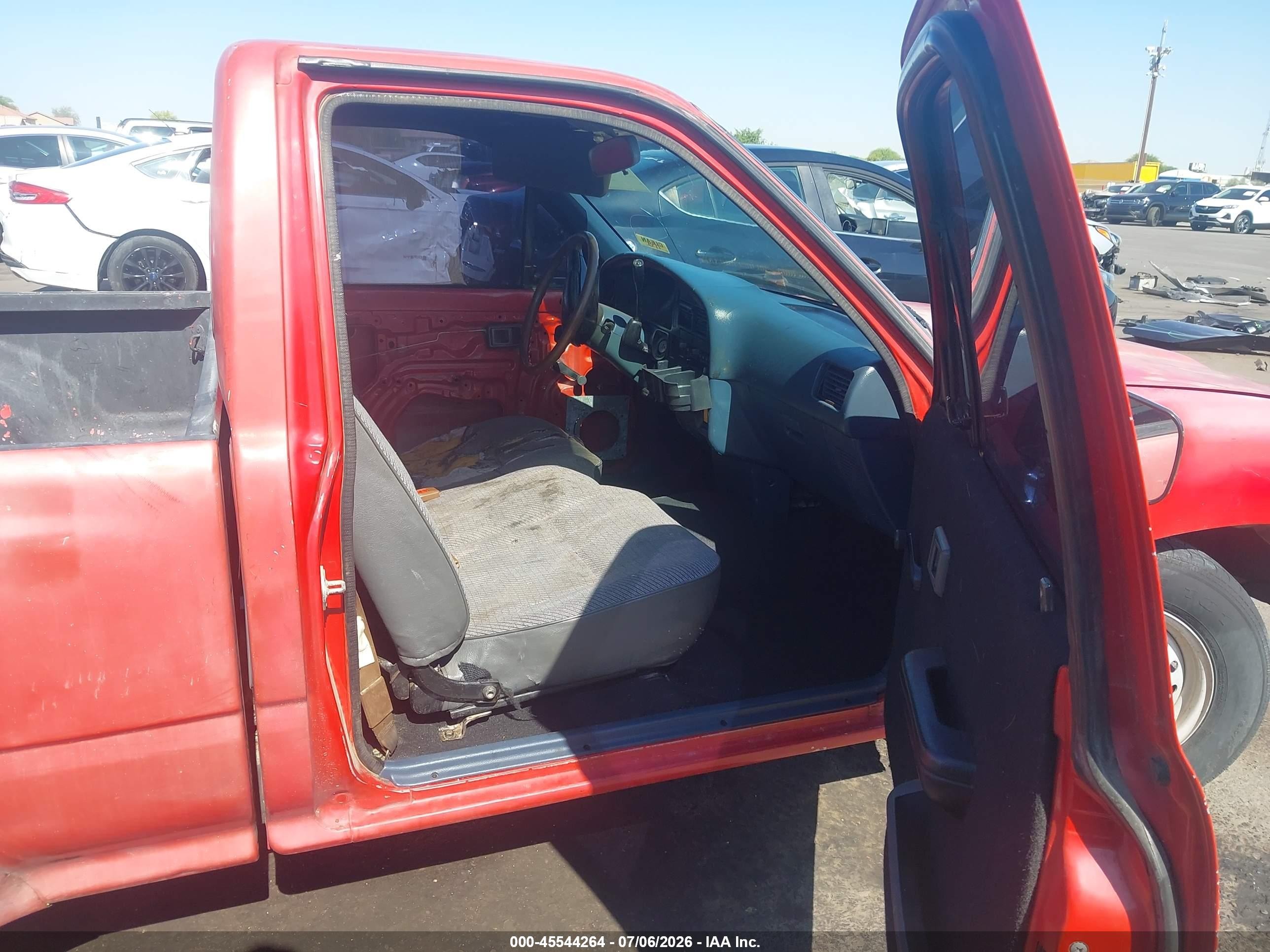 1991 Toyota Pickup 1/2 Ton Sht Wheelbase Dlx Red vin: JT4RN81P1M5113791