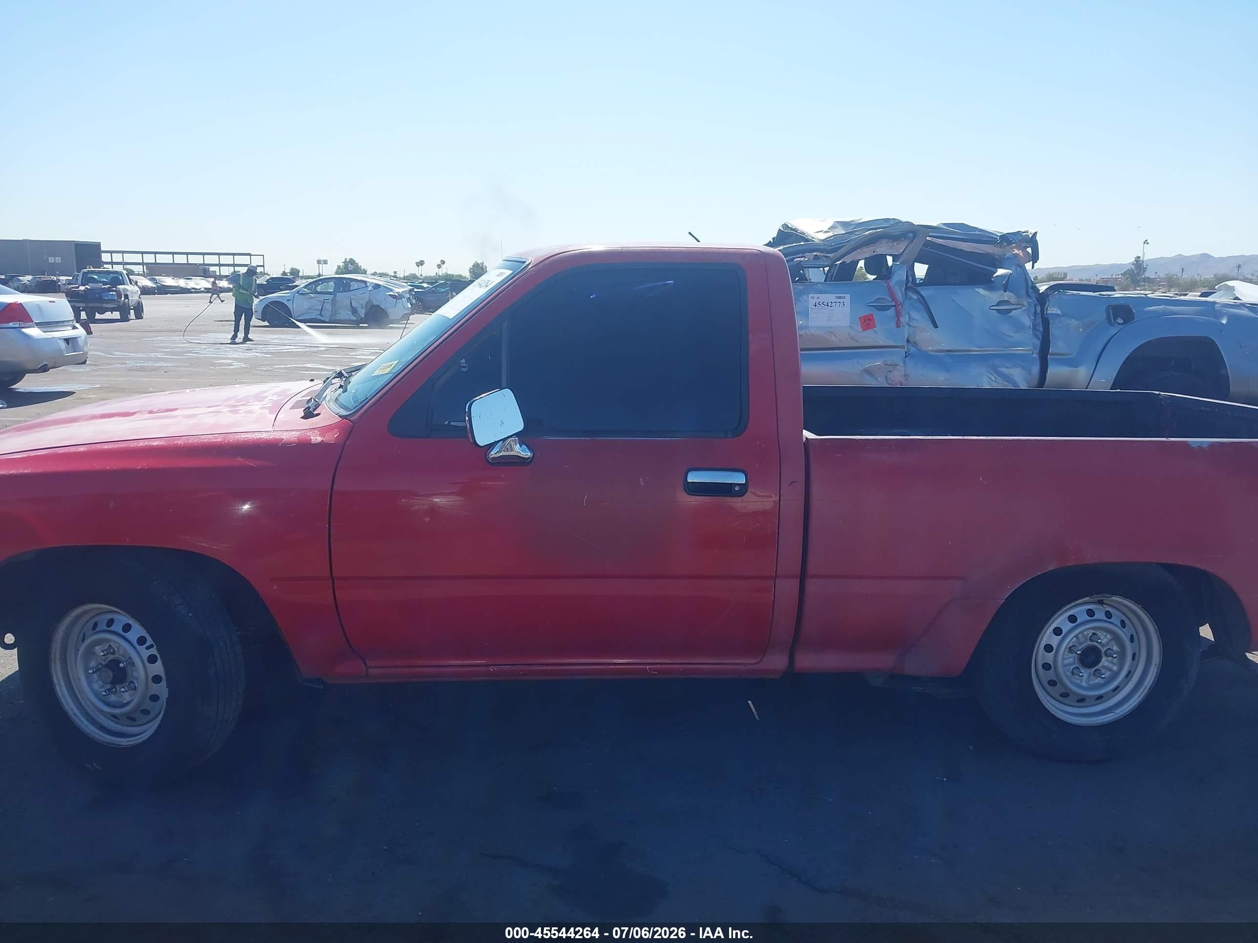 1991 Toyota Pickup 1/2 Ton Sht Wheelbase Dlx Red vin: JT4RN81P1M5113791