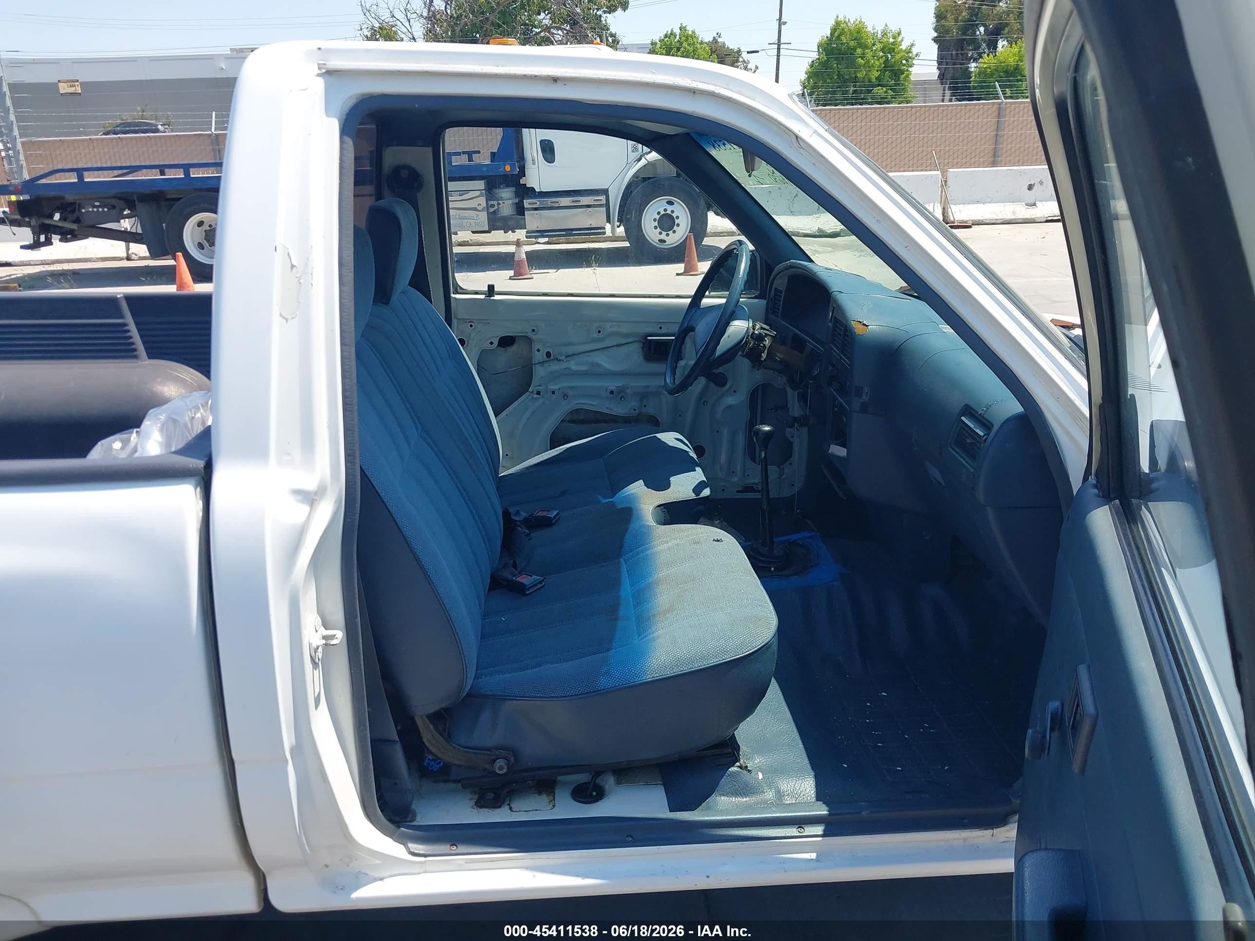 1989 Toyota Pickup 1/2 Ton Sht Wheelbase Dlx White vin: JT4RN81P2K0012267