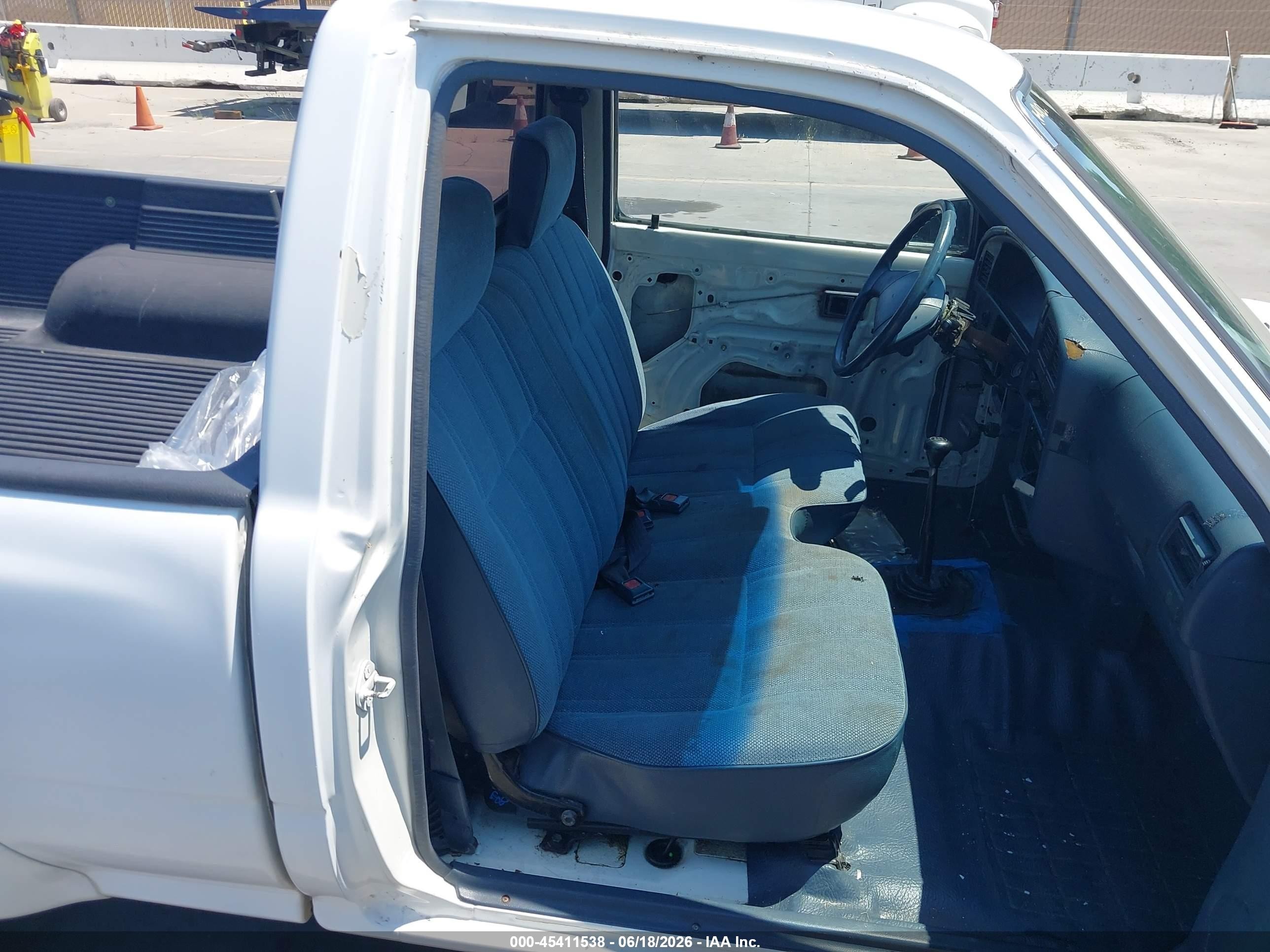 1989 Toyota Pickup 1/2 Ton Sht Wheelbase Dlx White vin: JT4RN81P2K0012267