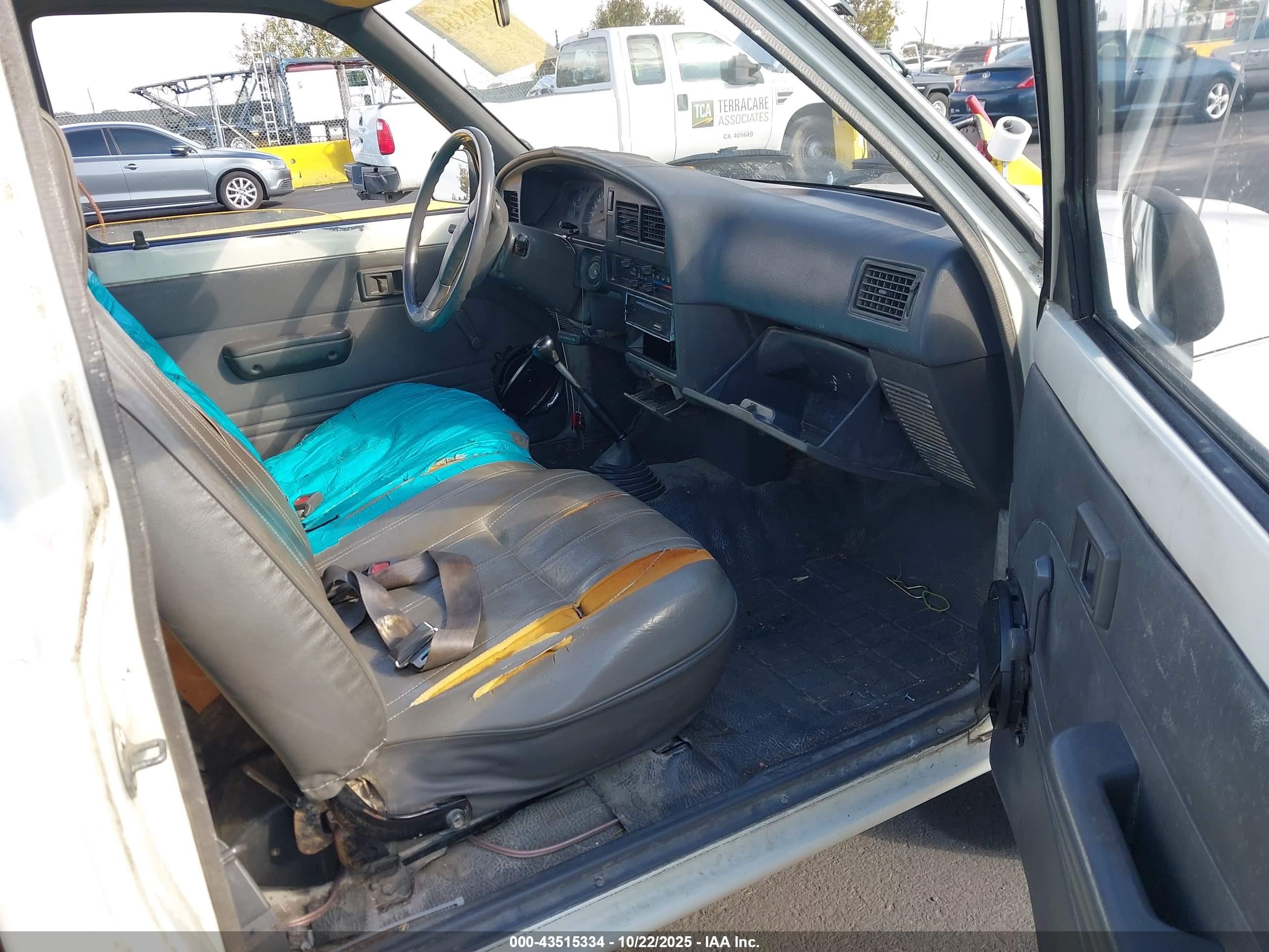 1989 Toyota Pickup 1/2 Ton Sht Wheelbase Dlx White vin: JT4RN81P2K5040976