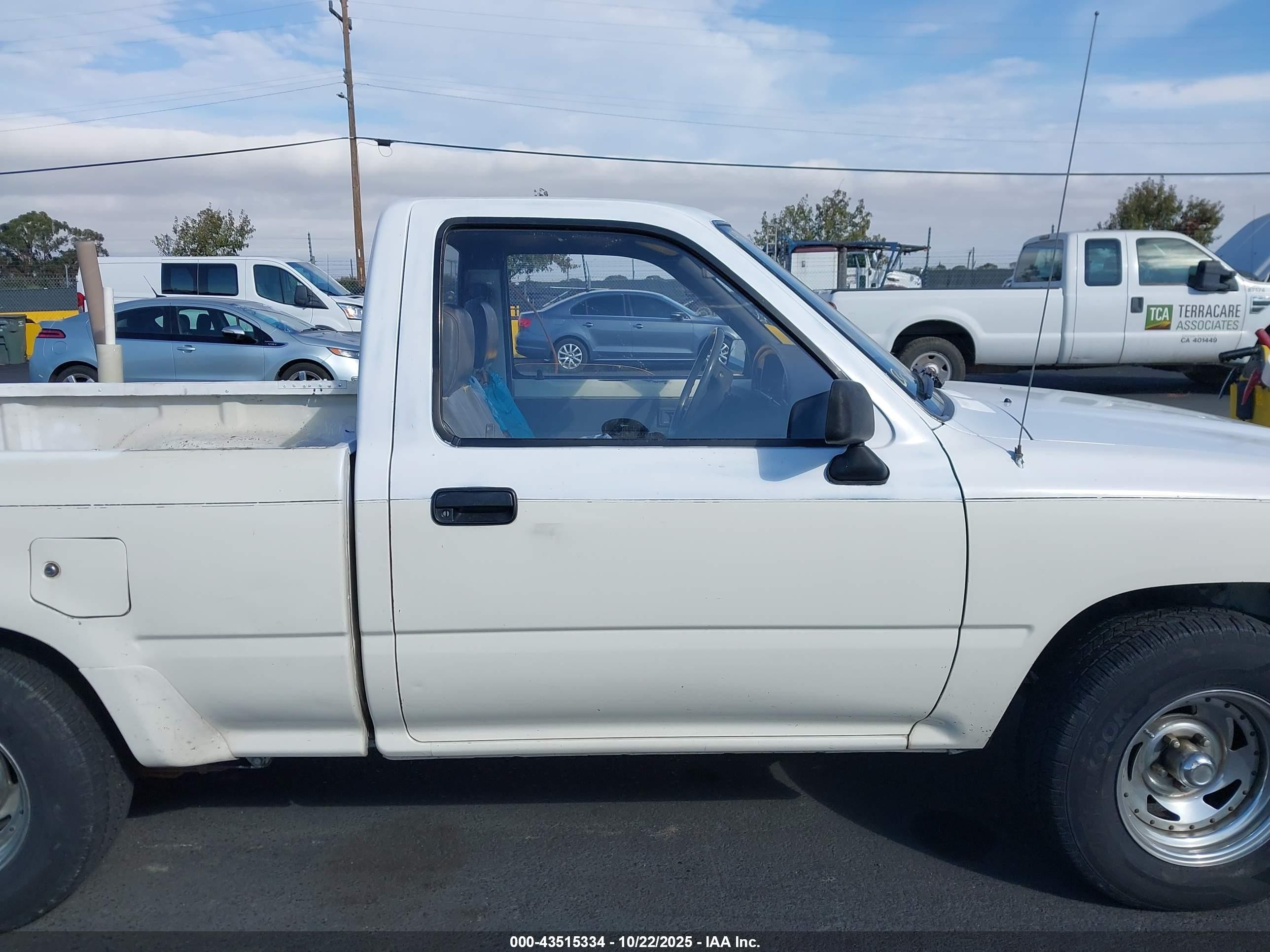 1989 Toyota Pickup 1/2 Ton Sht Wheelbase Dlx White vin: JT4RN81P2K5040976