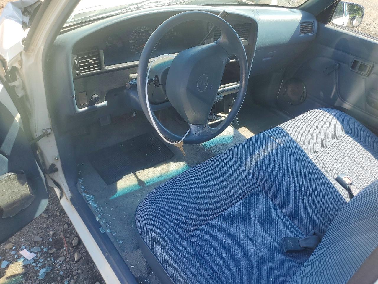 1995 Toyota Pickup Dx White vin: JT4RN81PXS5208864