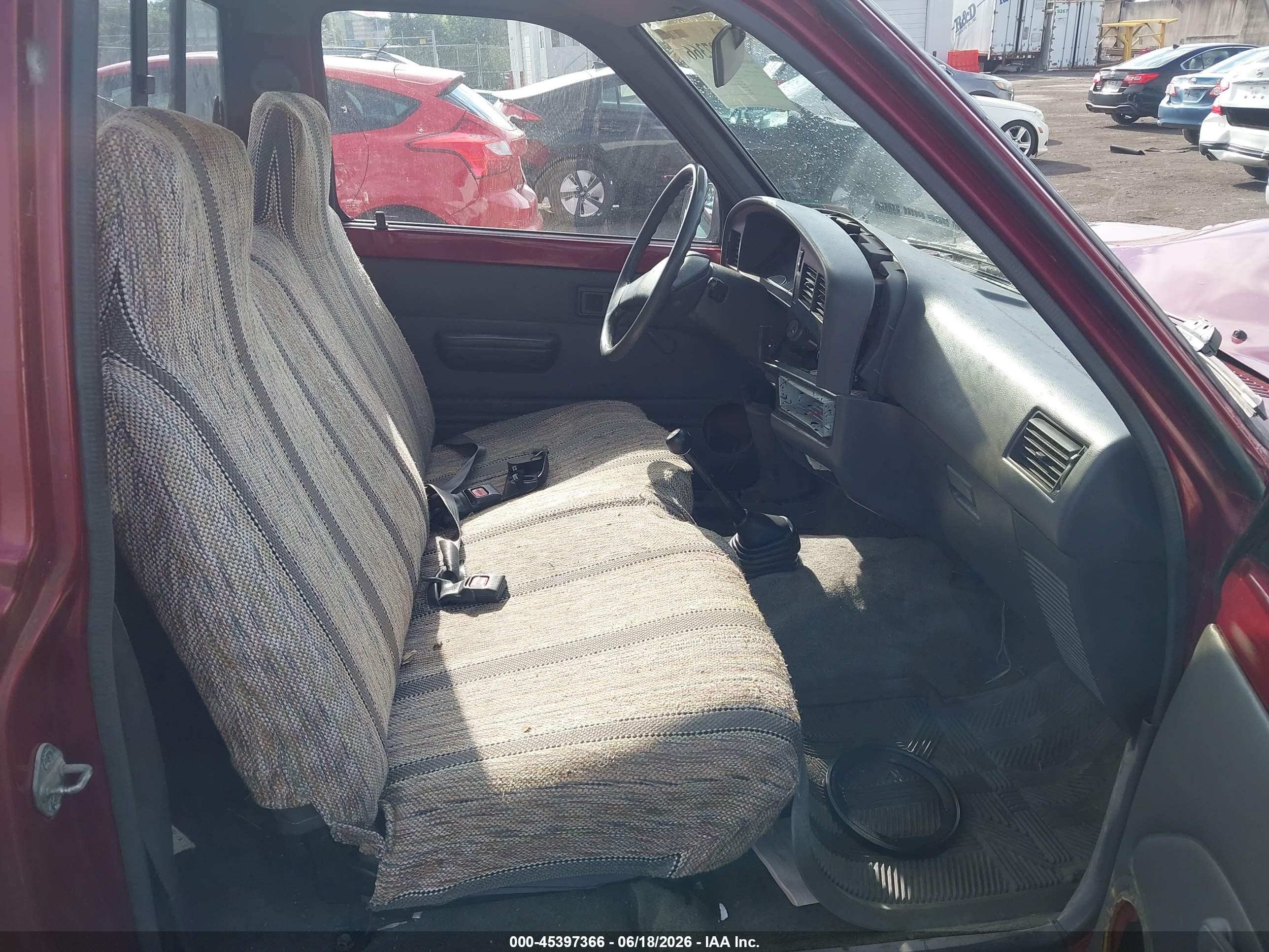 1990 Toyota Pickup 1/2 Ton Short Wheelbase Red vin: JT4RN81R2L5089999