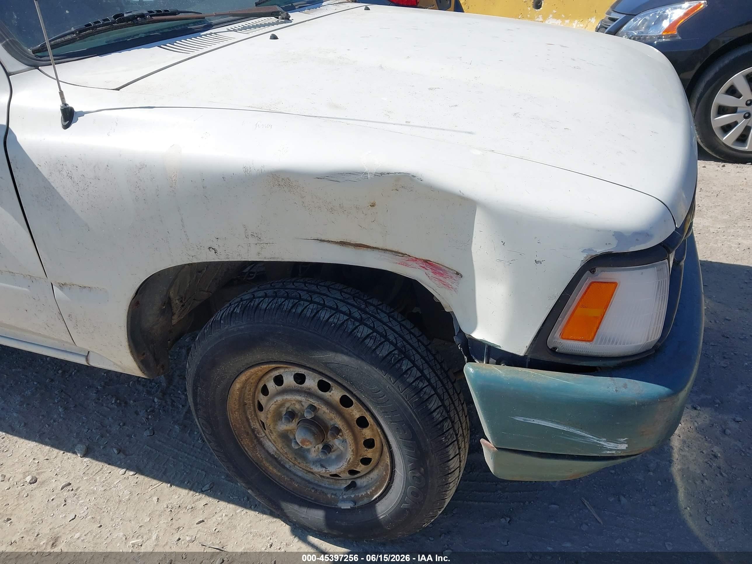 1989 Toyota Pickup 1/2 Ton Short Wheelbase White vin: JT4RN81R3K5027767