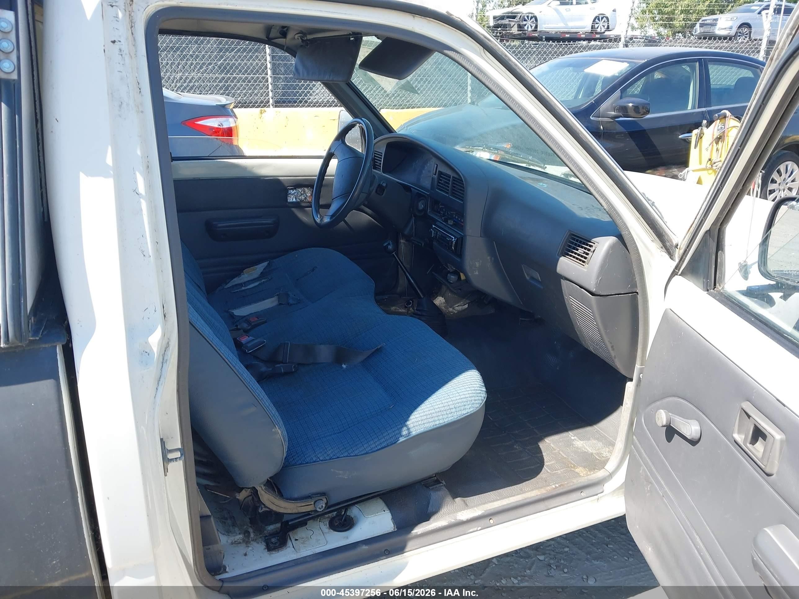 1989 Toyota Pickup 1/2 Ton Short Wheelbase White vin: JT4RN81R3K5027767
