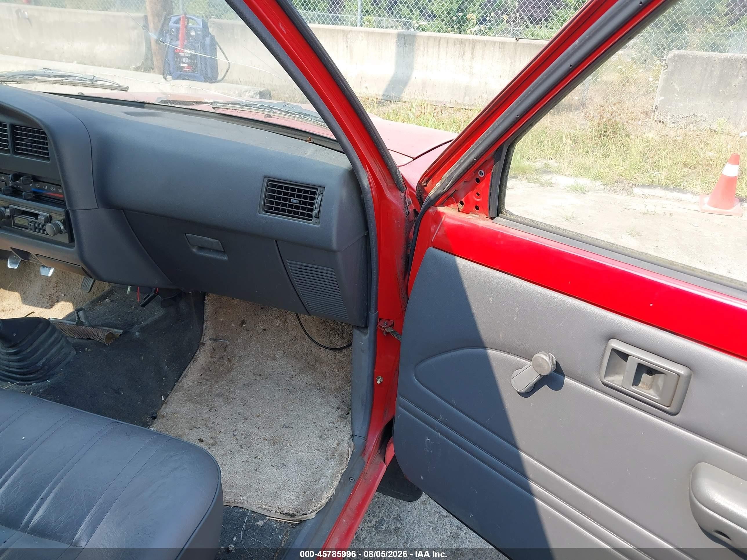 1990 Toyota Pickup 1/2 Ton Short Wheelbase Red vin: JT4RN81R4L0047072