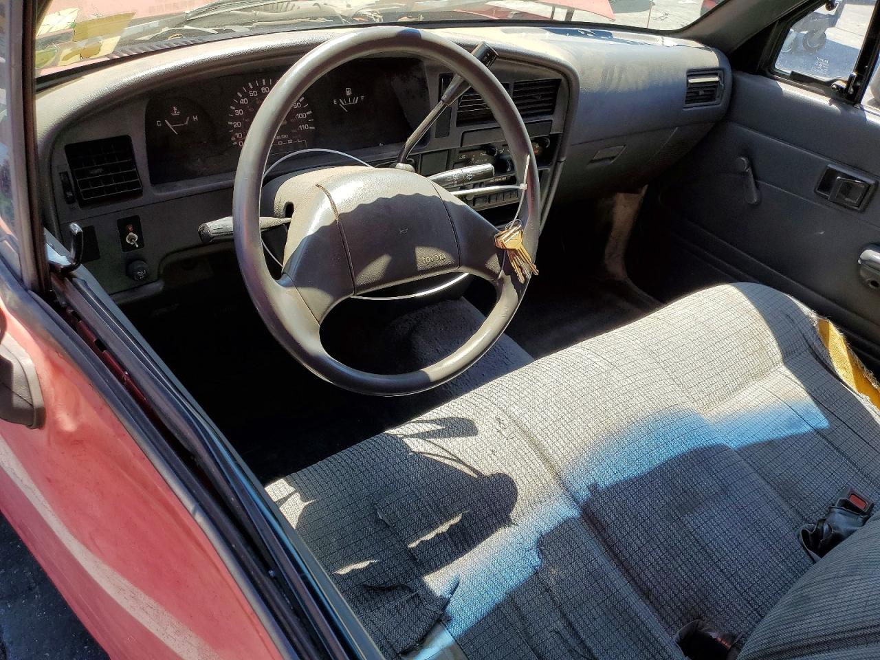 1991 Toyota Pickup Deluxe Red vin: JT4RN82P8M5030941