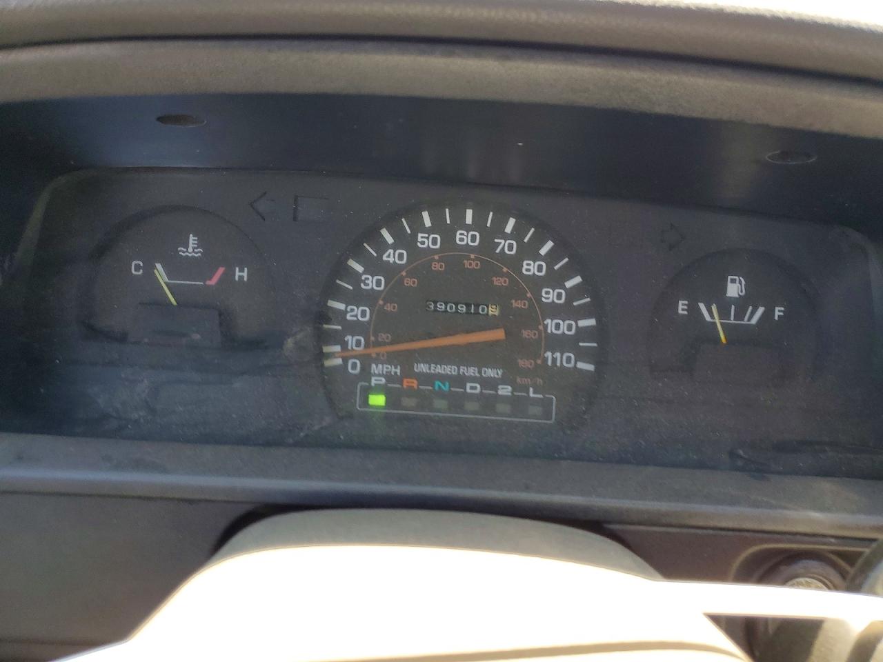 1991 Toyota Pickup Deluxe Red vin: JT4RN82P8M5030941