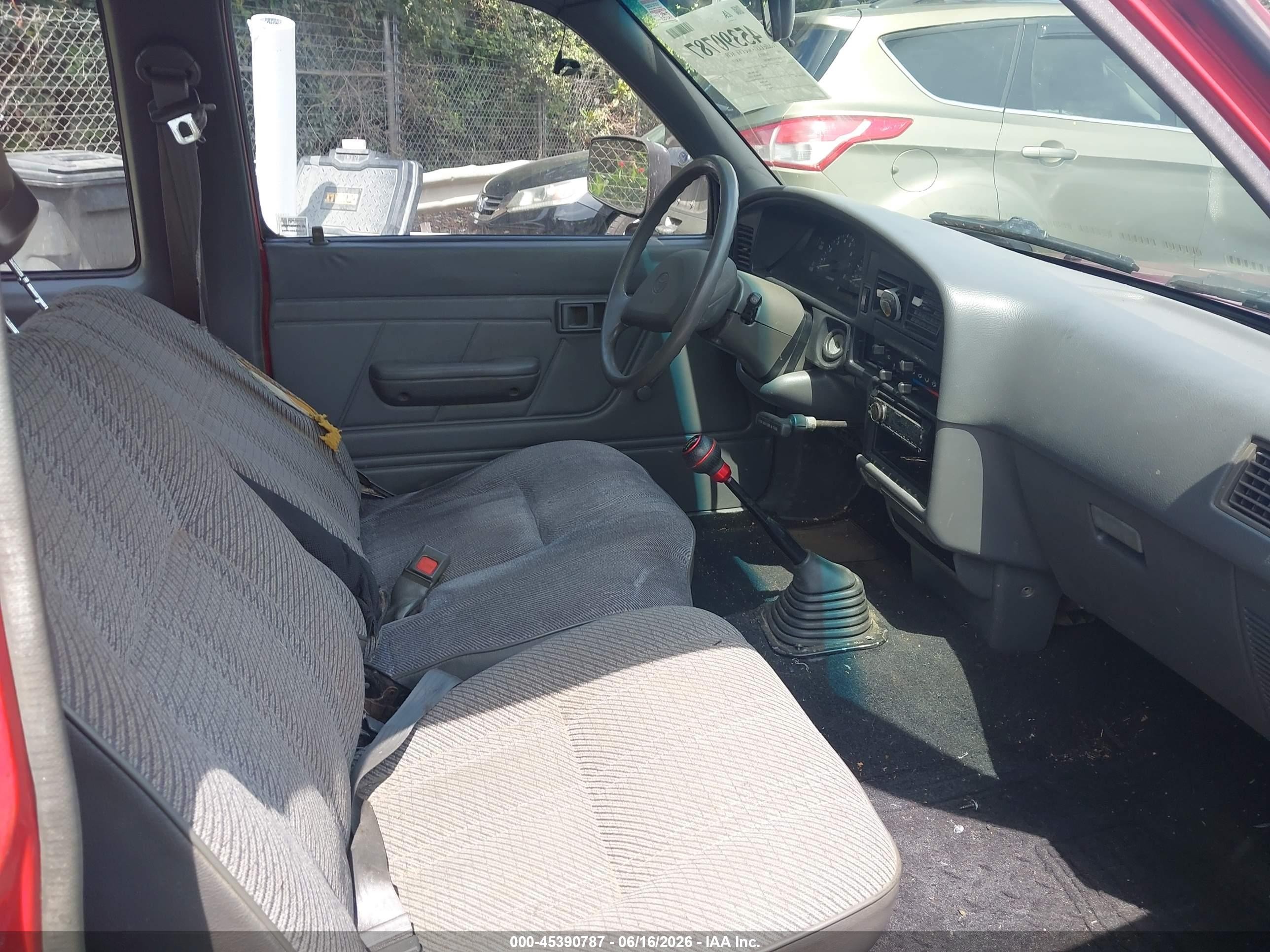 1993 Toyota Pickup 1/2 Ton Ex Long Whlbse Dx Red vin: JT4RN93P2P5083160