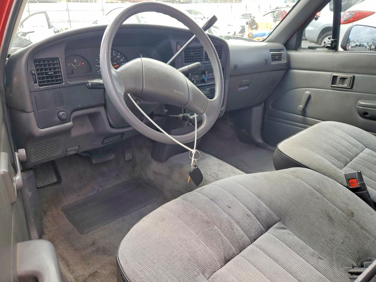 1990 Toyota Pickup Deluxe Red vin: JT4RN93P7L5014832