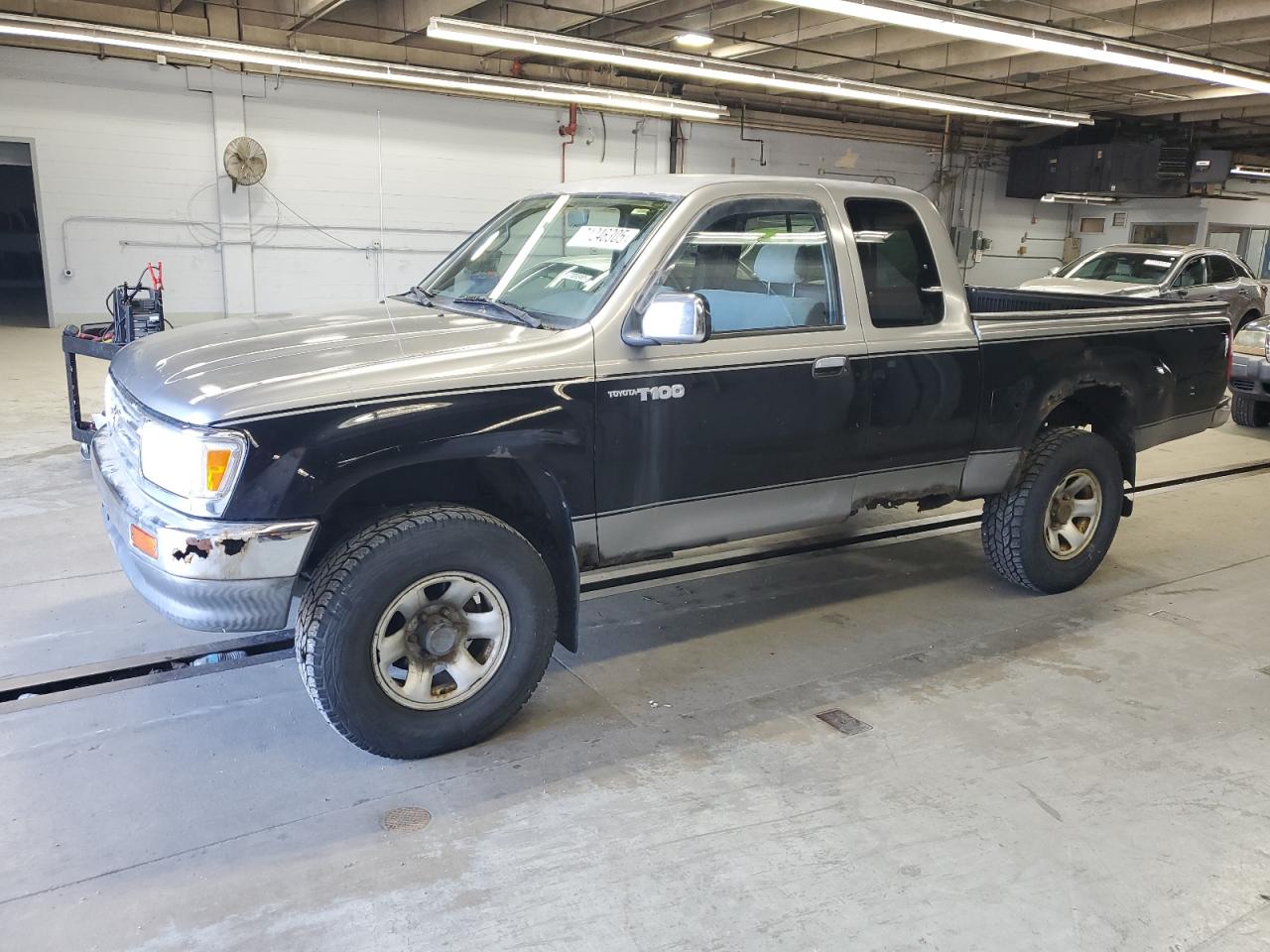 1997 Toyota T100 Xtracab Two Tone vin: JT4UN22D8V0035388
