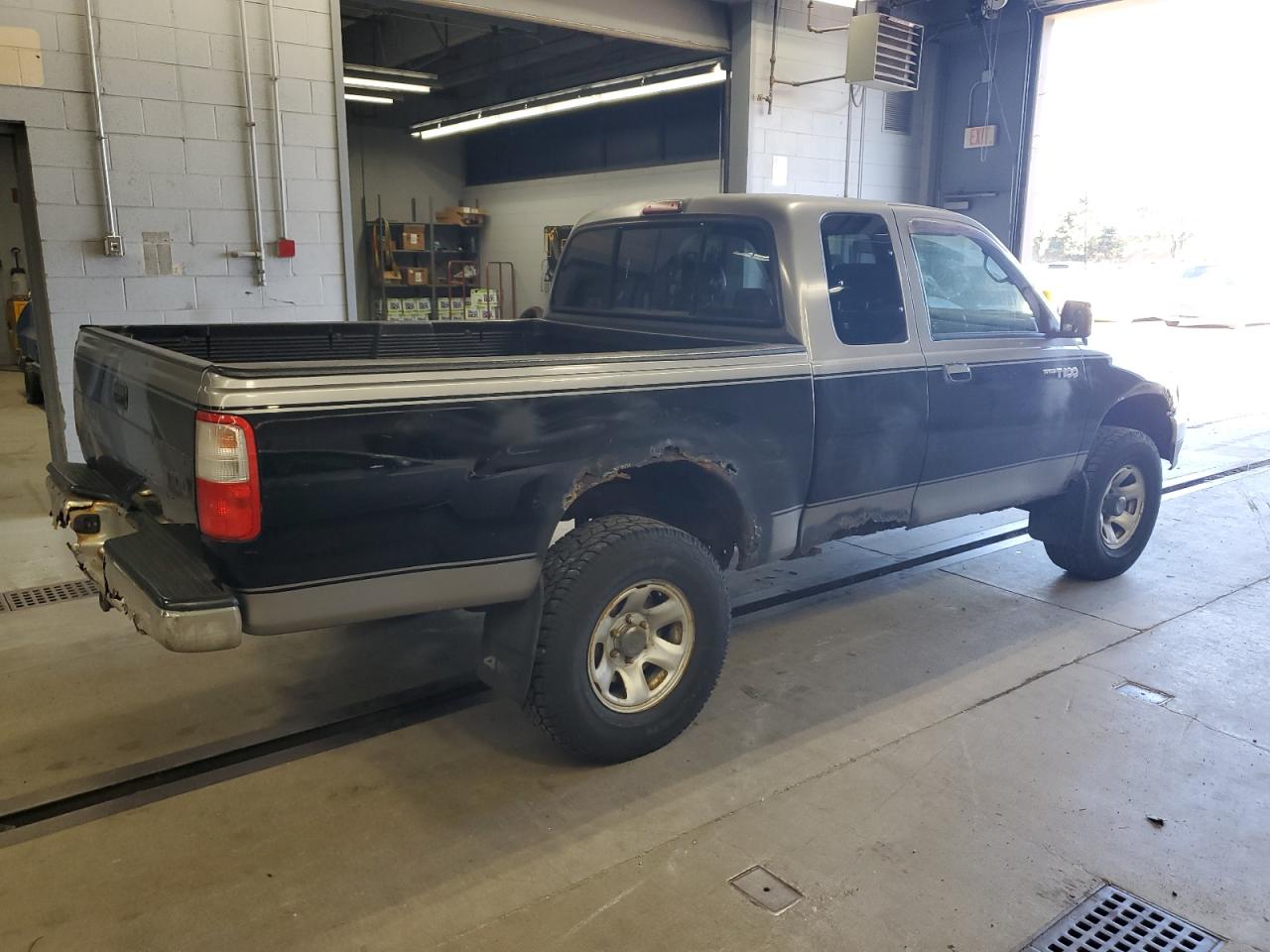 1997 Toyota T100 Xtracab Two Tone vin: JT4UN22D8V0035388