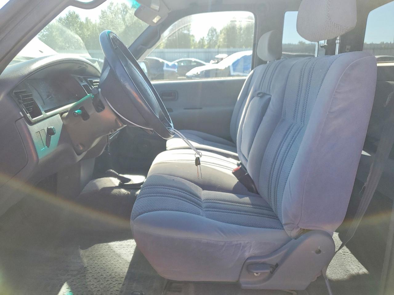 1998 Toyota T100 Xtracab Sr5 Silver vin: JT4UN24D4W0055118