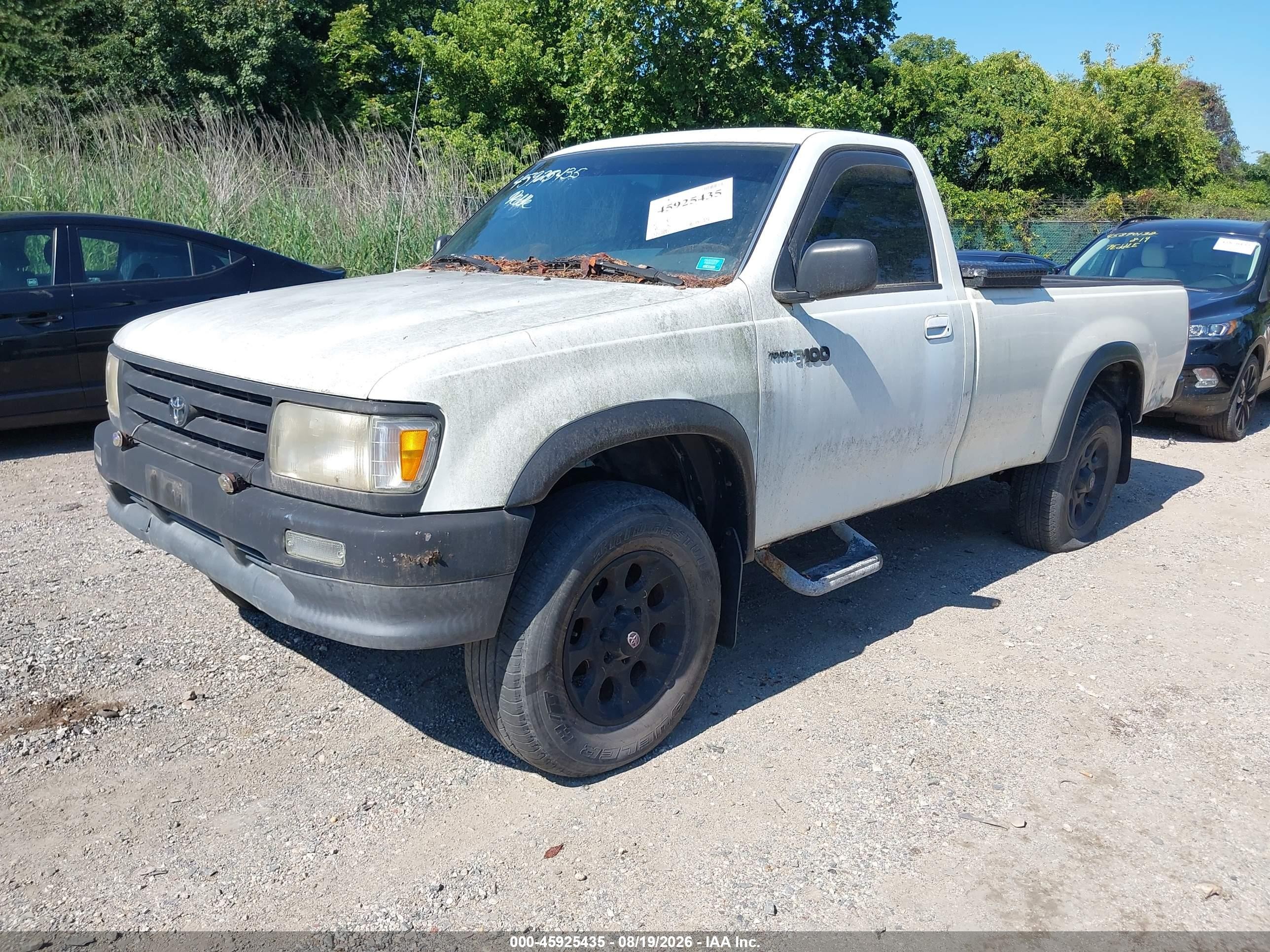 1993 Toyota T100   White vin: JT4VD20A2P0008531