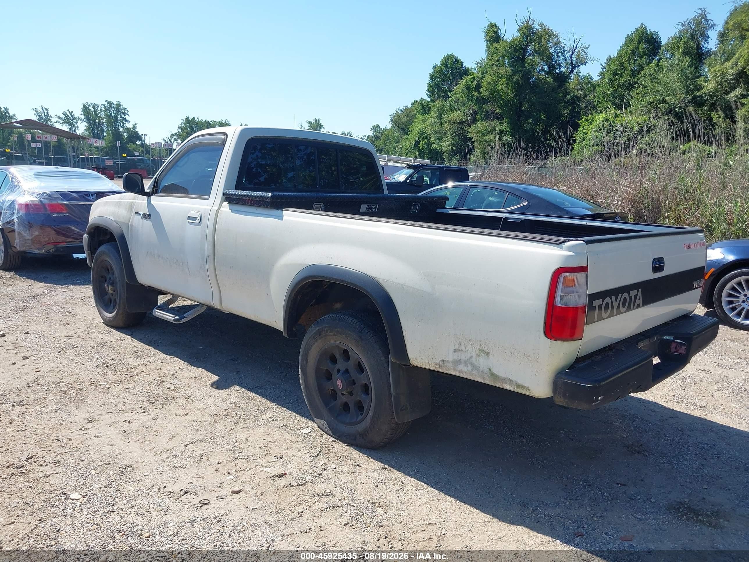 1993 Toyota T100   White vin: JT4VD20A2P0008531
