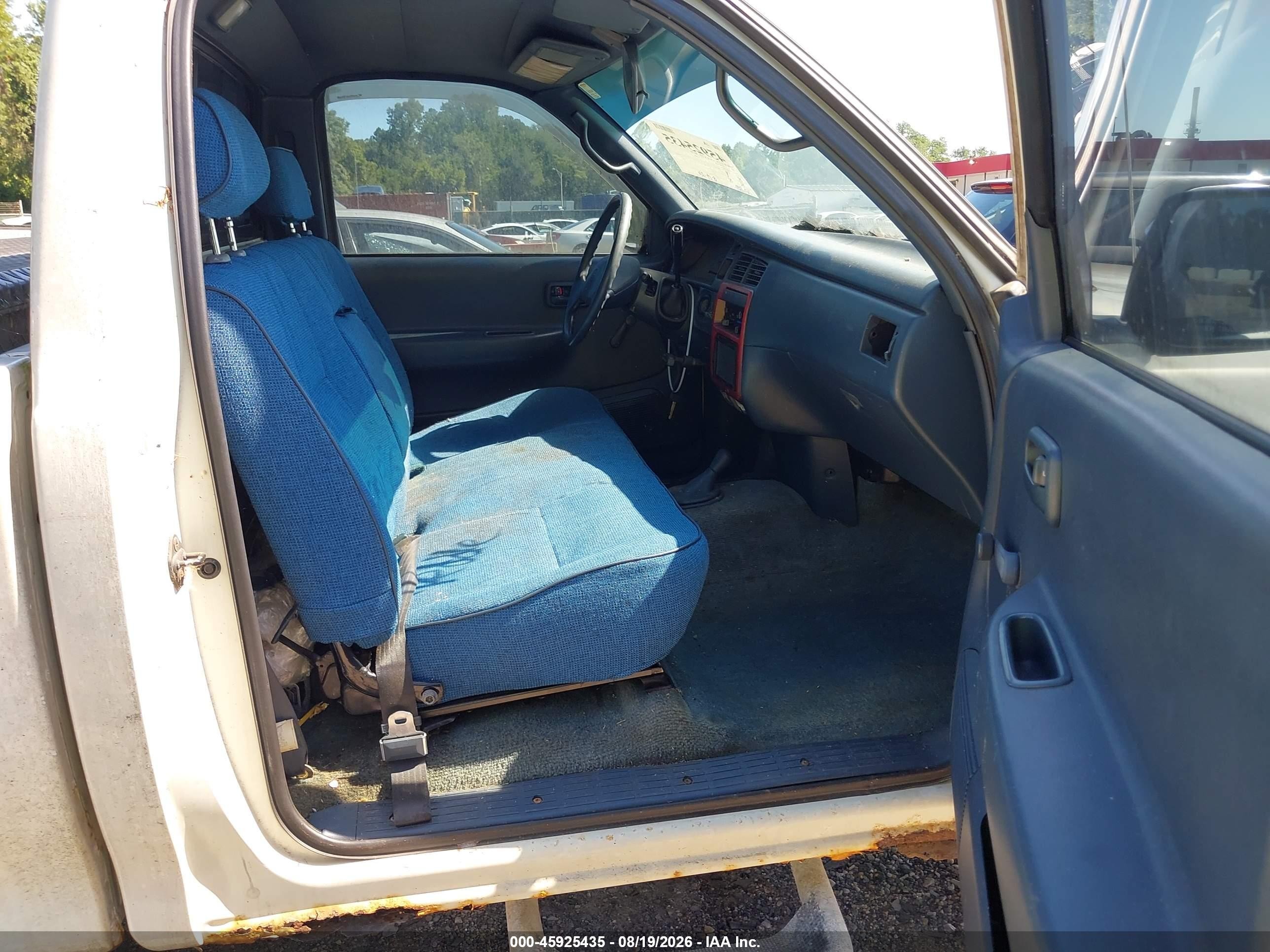 1993 Toyota T100   White vin: JT4VD20A2P0008531