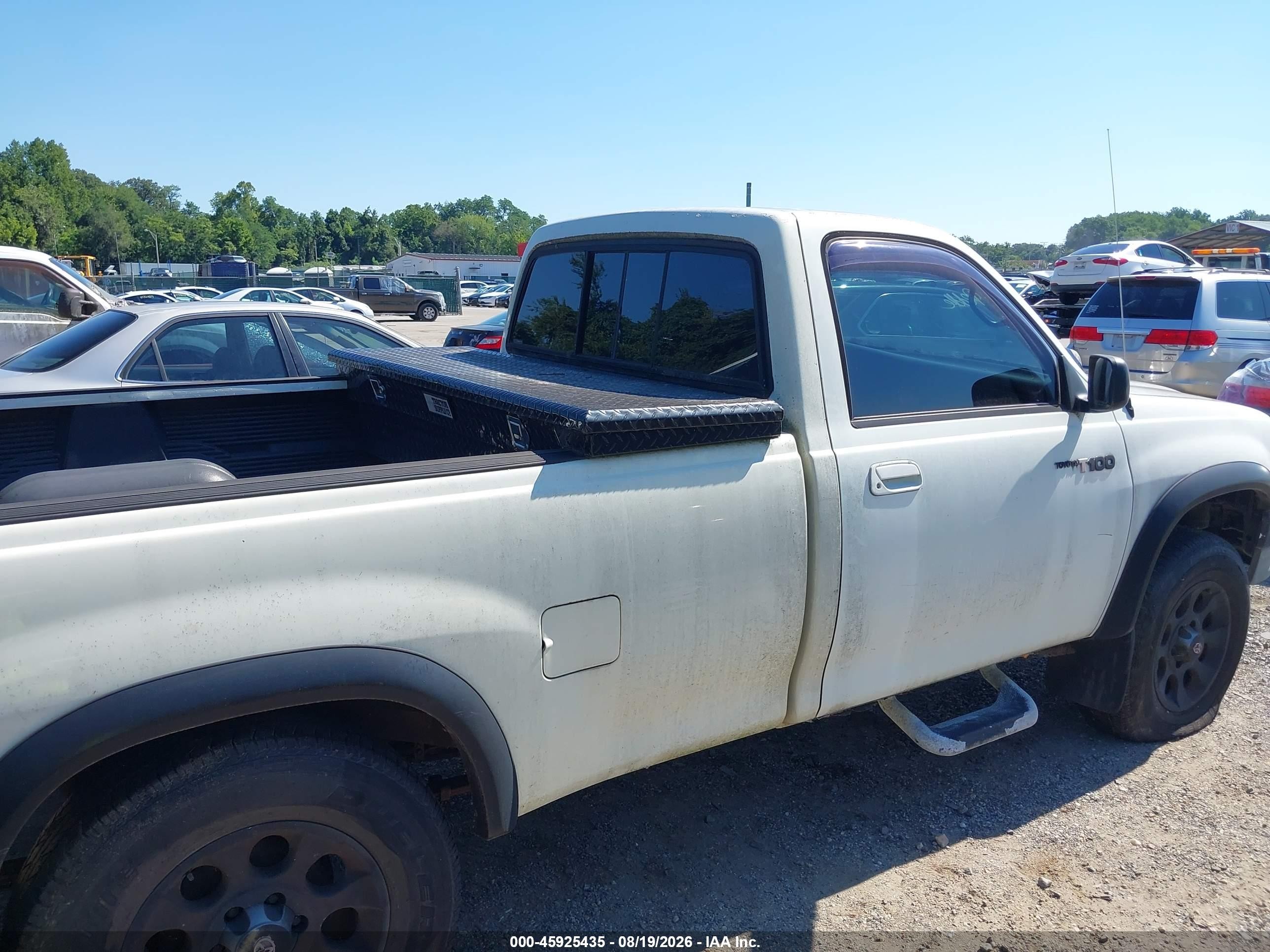 1993 Toyota T100   White vin: JT4VD20A2P0008531
