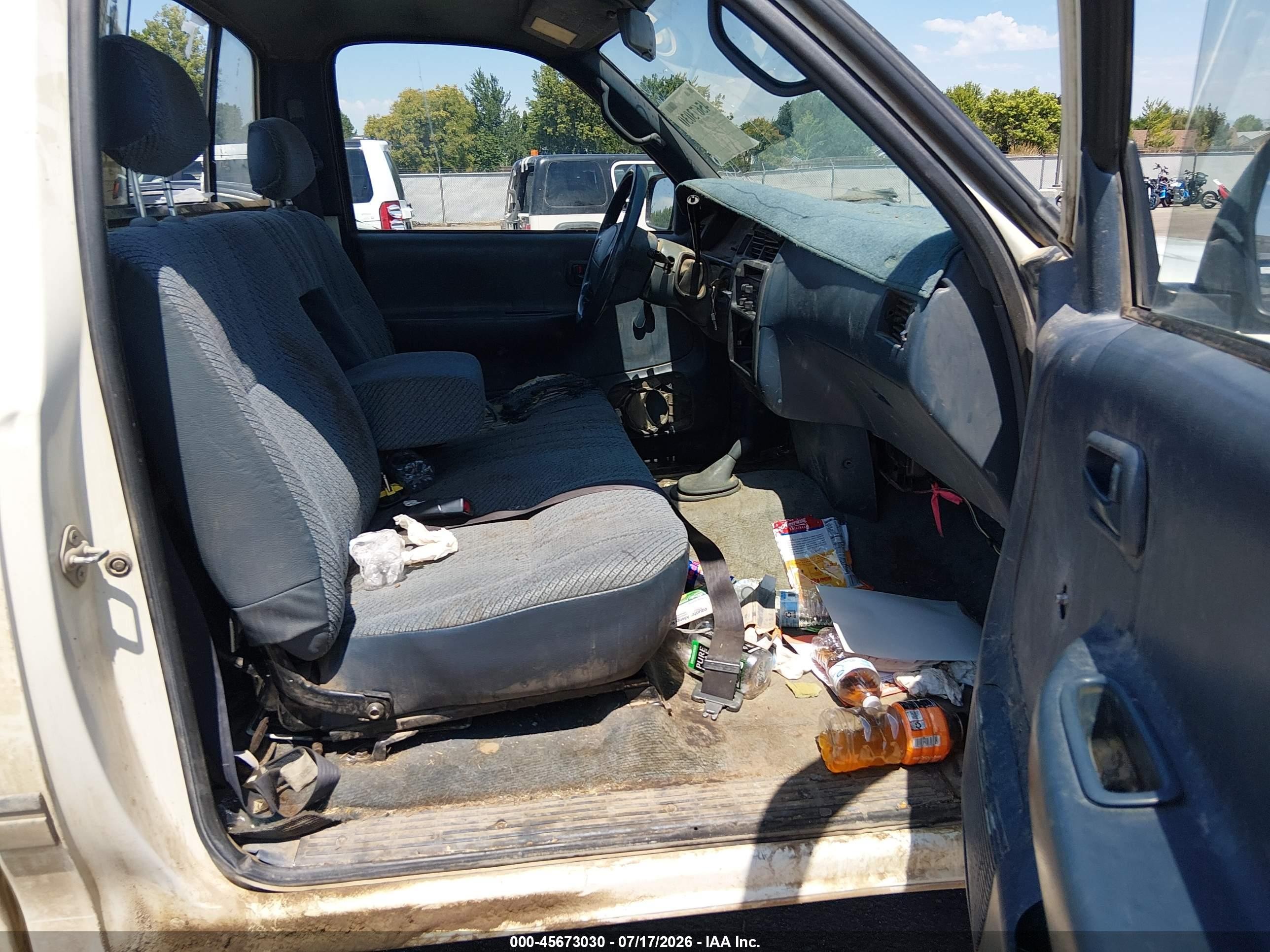 1995 Toyota T100 Dx White vin: JT4VD21E4S0011201