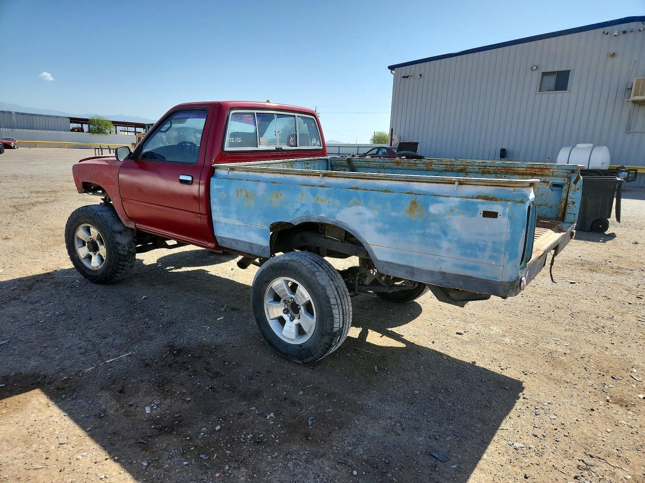 1992 Toyota Pickup 1/2 Ton Short Wheelbase Dlx Two Tone vin: JT4VN01D3N0005970