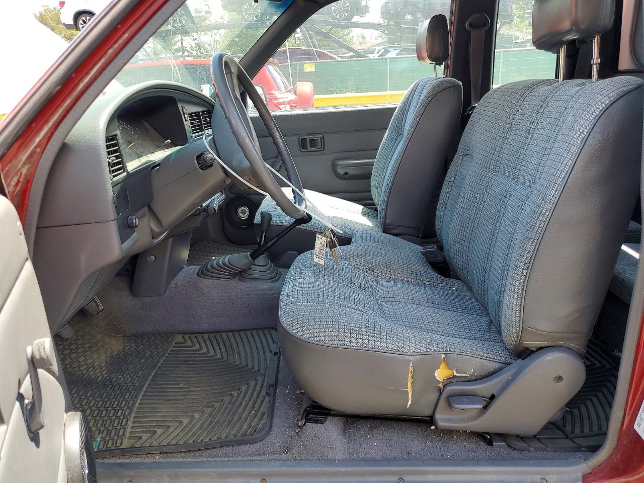 1990 Toyota Pickup Deluxe Red vin: JT4VN13D2L5025274