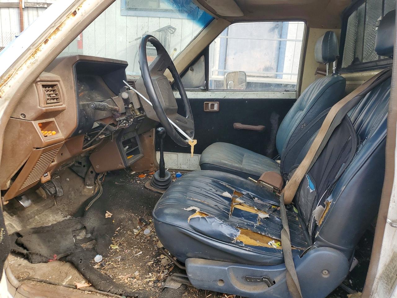 1984 Toyota Pickup Commercial / Camper Rn55 White vin: JT5RN55D2E0006287