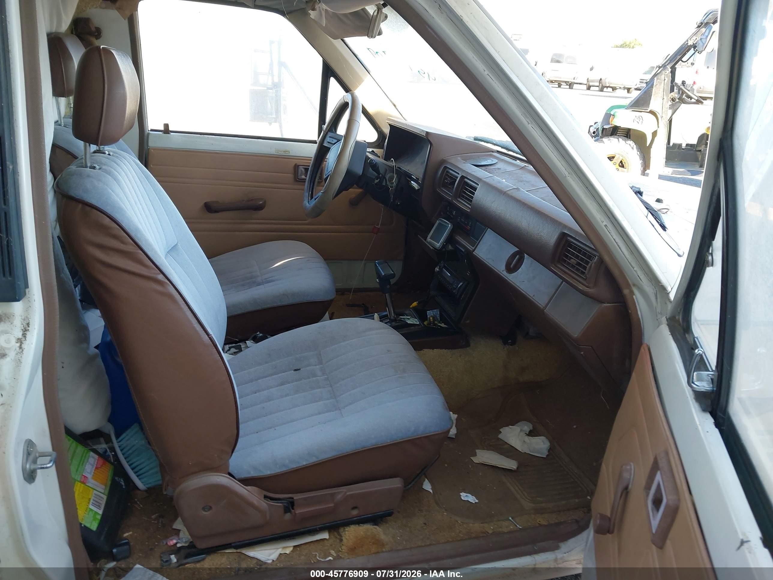 1985 Toyota Pickup Commercial/camper Rn55 Beige vin: JT5RN55D8F0097065