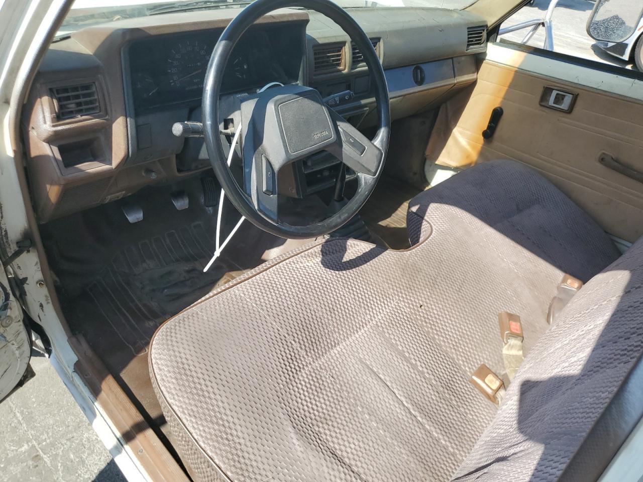 1984 Toyota Pickup Commercial / Camper Rn55 White vin: JT5RN55R0E5025208